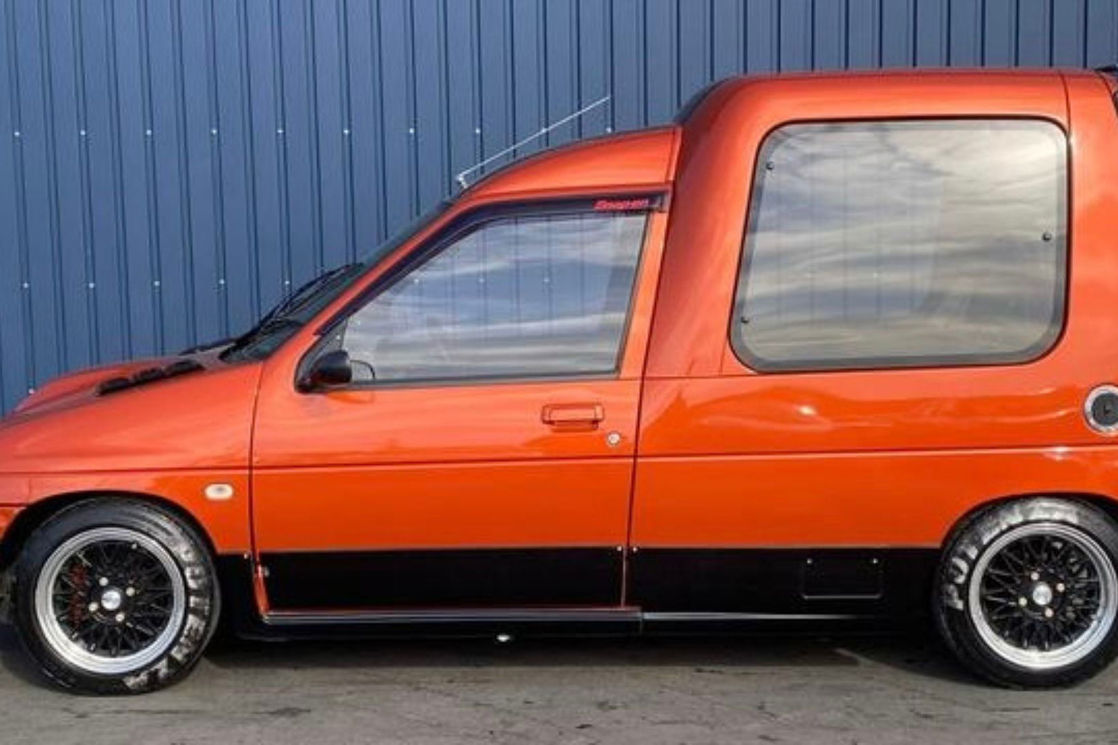 Suzuki Alto Hustle - side