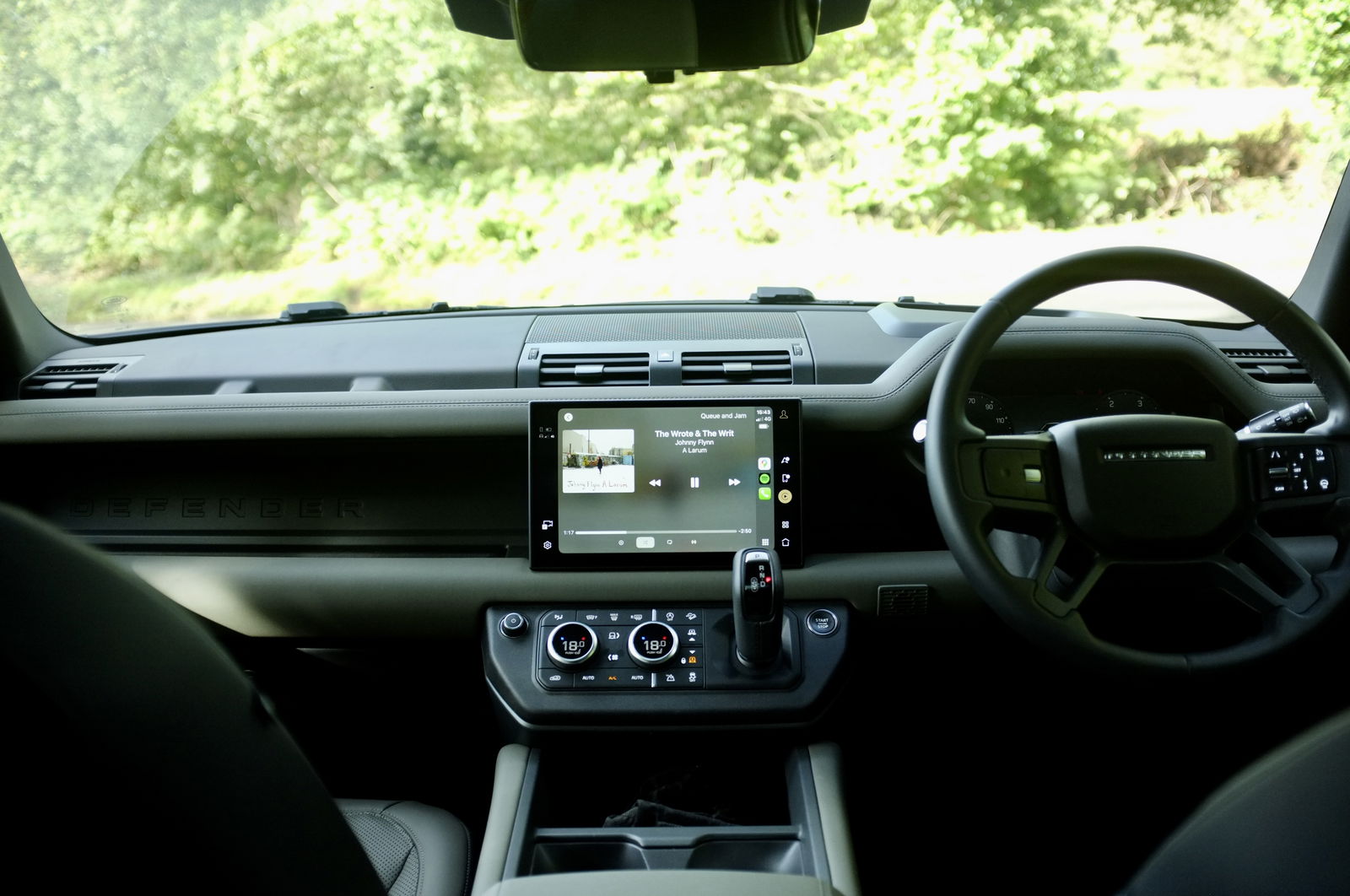 Land Rover Defender 90 - interior