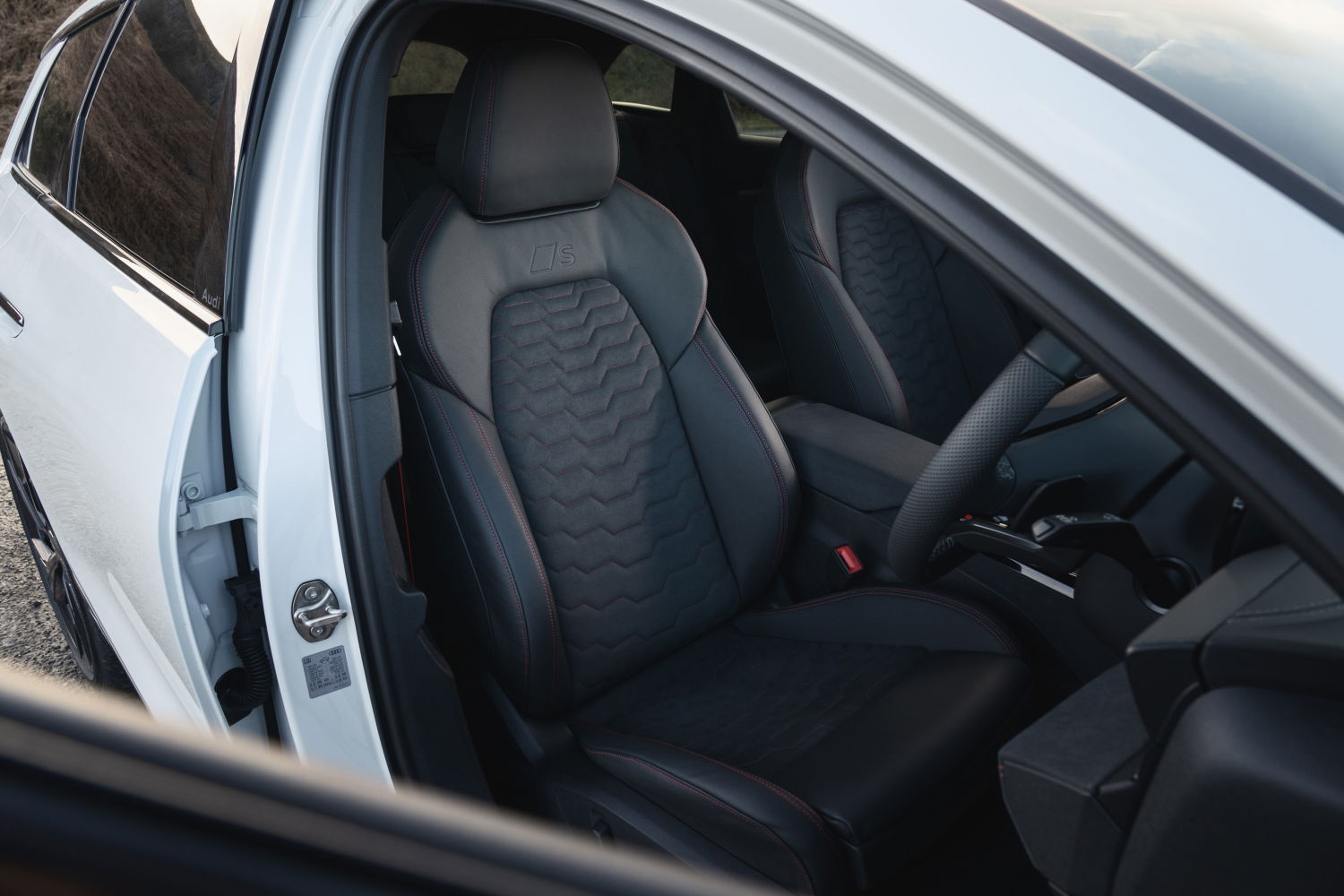 Audi S6 Avant E-Tron - interior