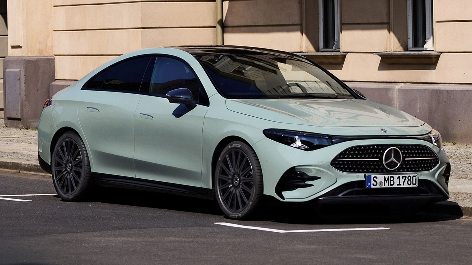 Mercedes CLA Hybrid, front