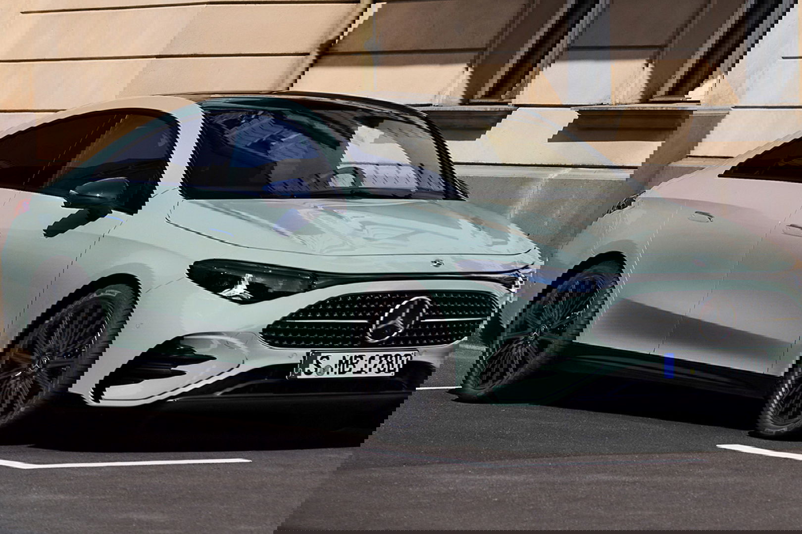 Mercedes CLA Hybrid, front