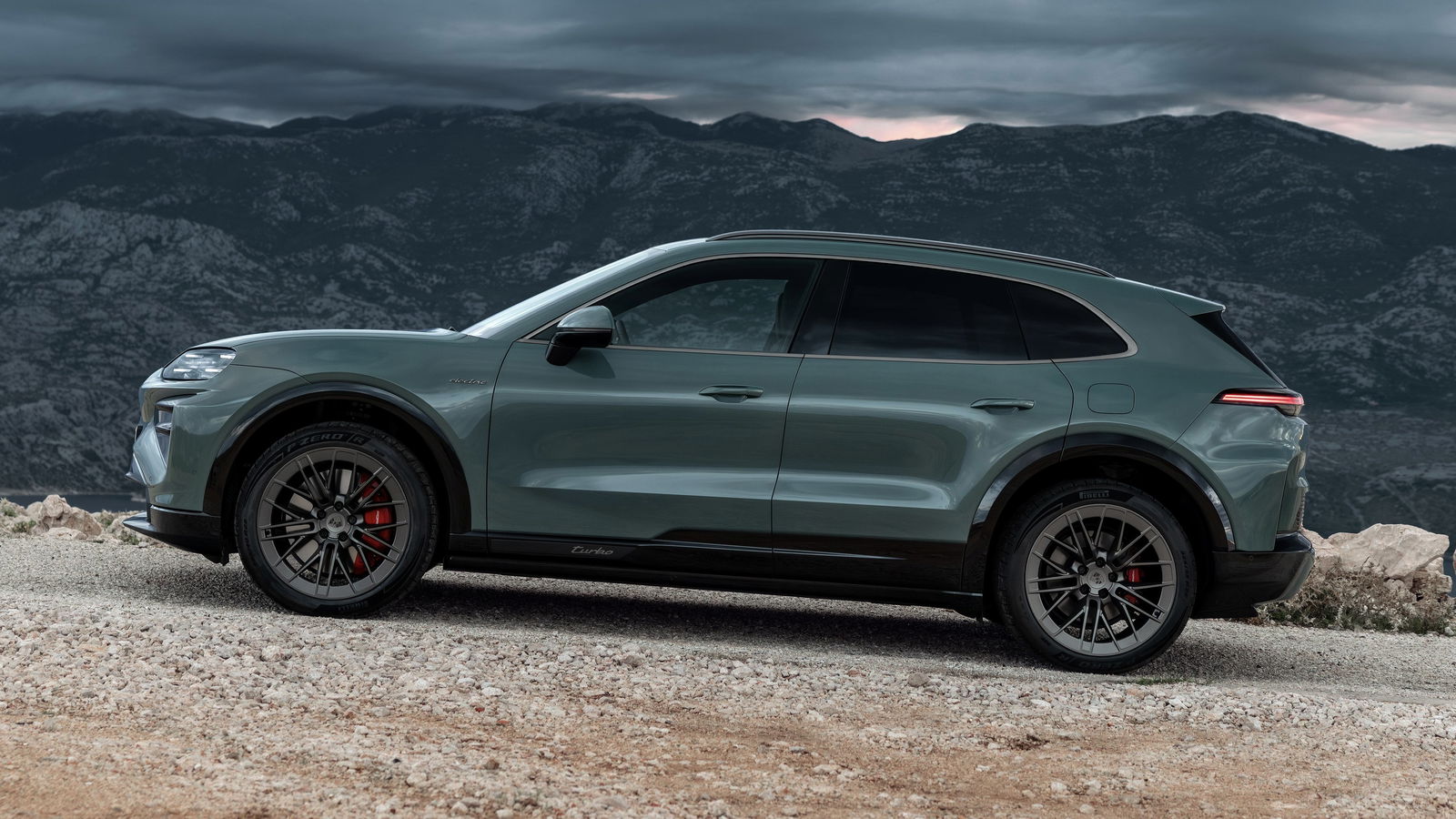 Porsche Cayenne EV - side