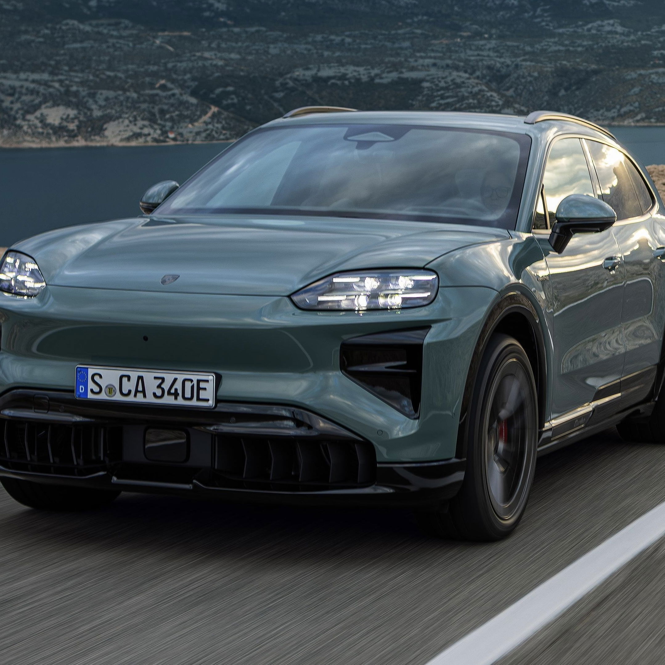 Porsche Cayenne EV - front