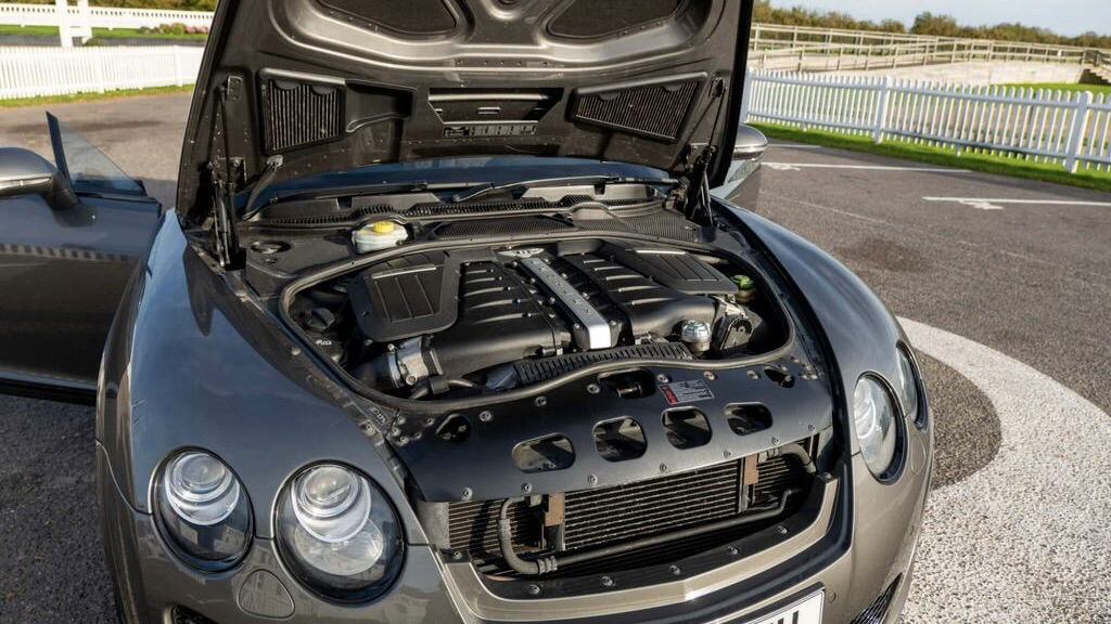 Bentley Continental Supersports - engine bay