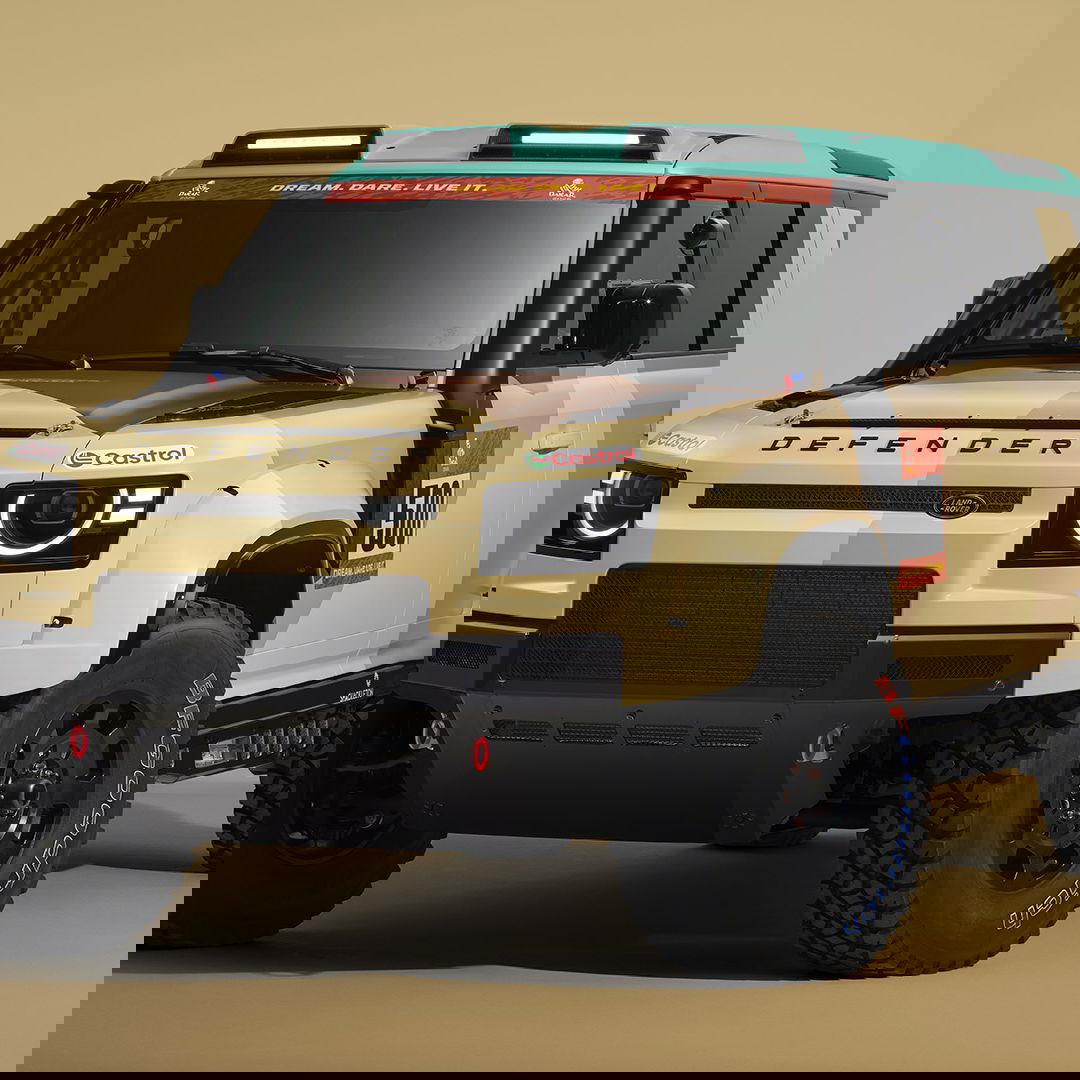 Defender Dakar D7X-R, front 3/4