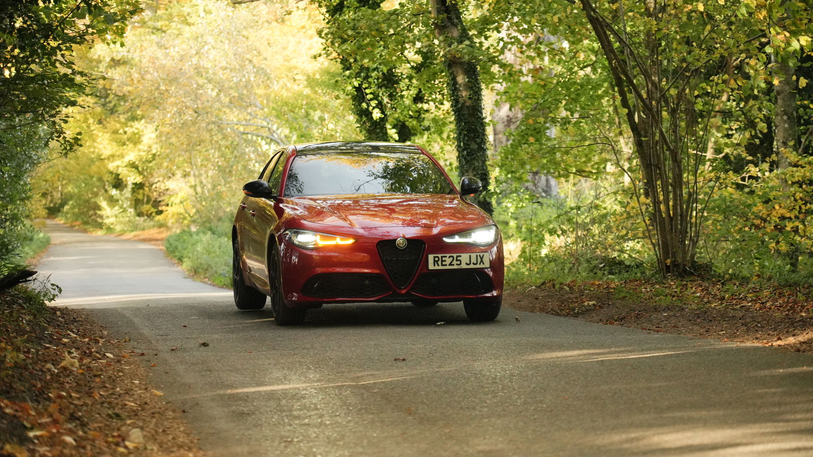 Alfa Romeo Giulia Intensa Fly-By Front