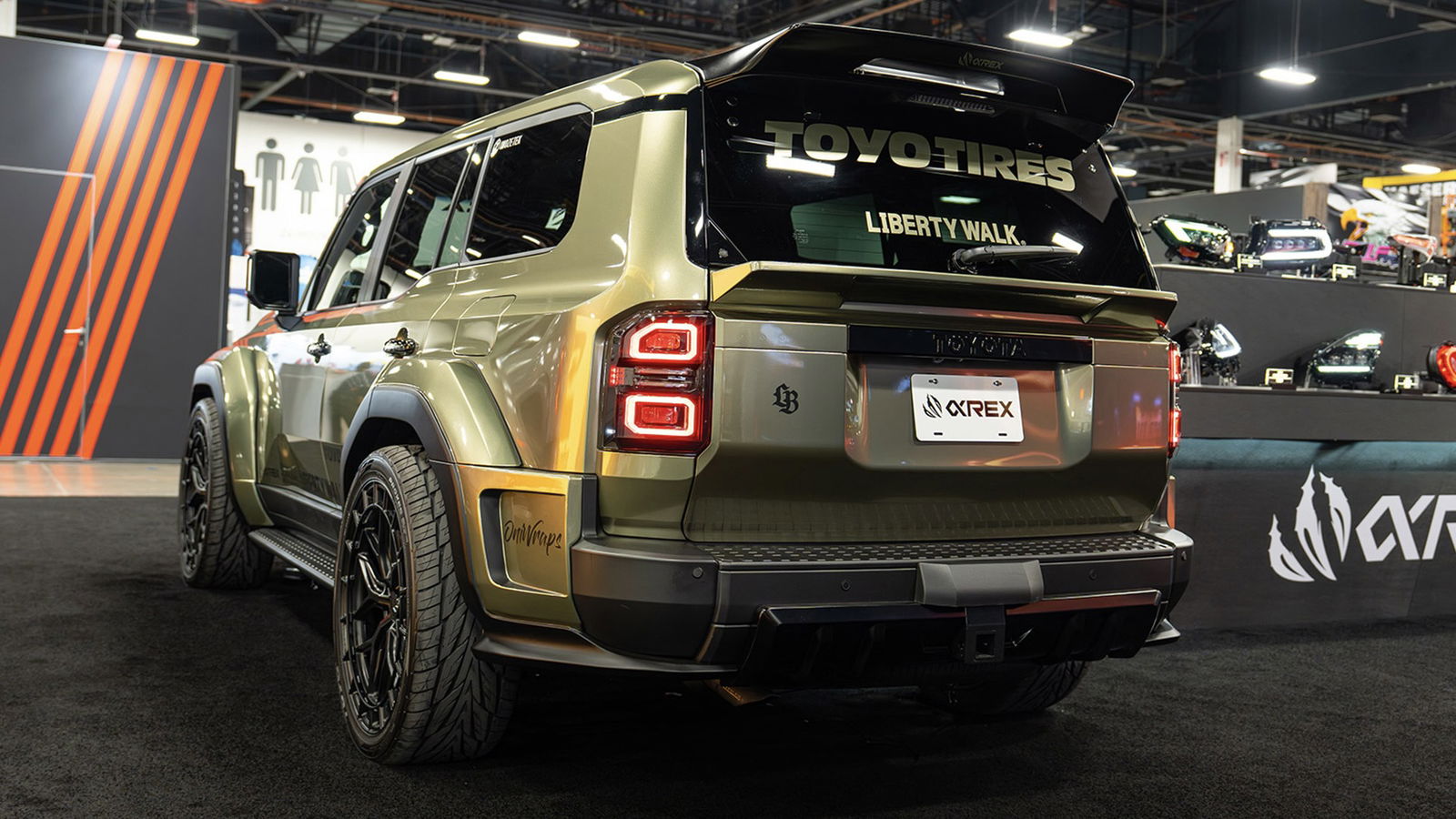 Liberty Walk Toyota Land Cruiser - rear