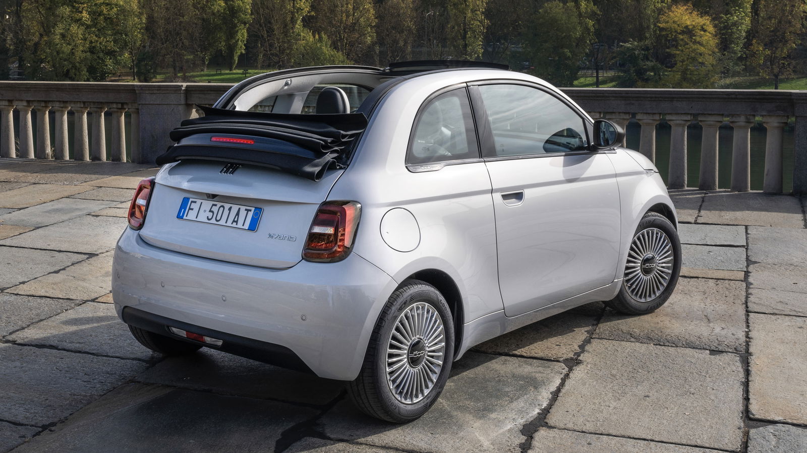 Fiat 500 Hybrid Convertible - rear