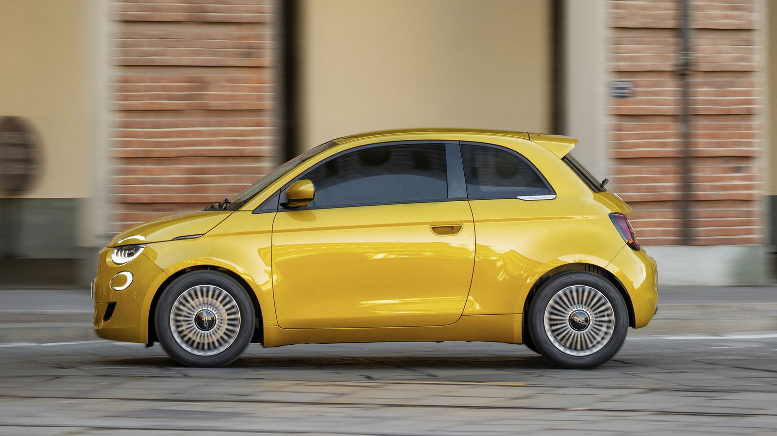 Fiat 500 Hybrid - side