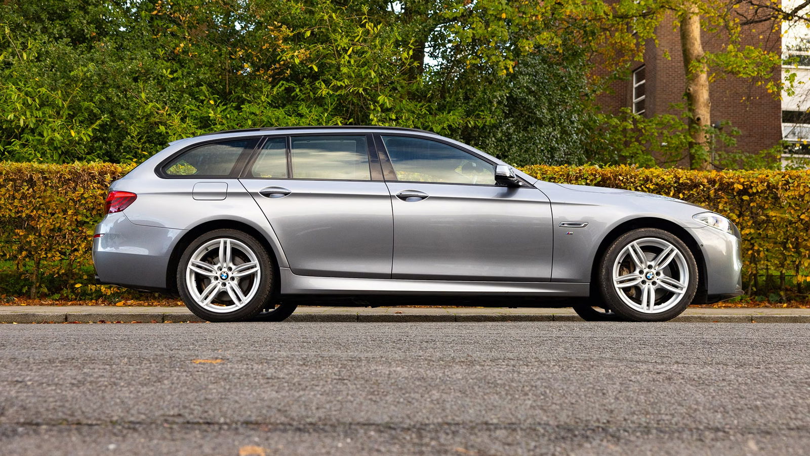 F11 BMW 535i Touring, side