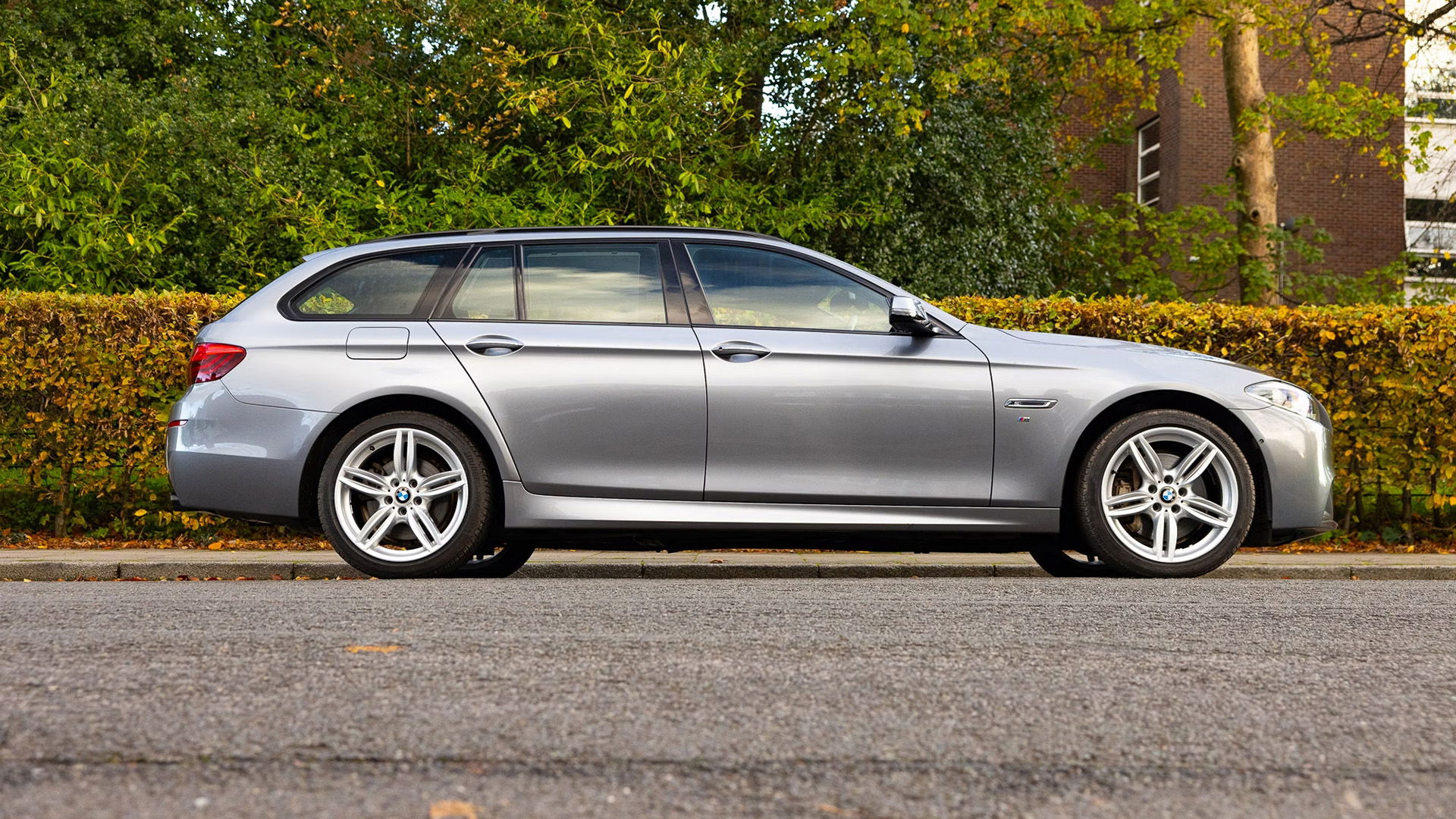 F11 BMW 535i Touring, side