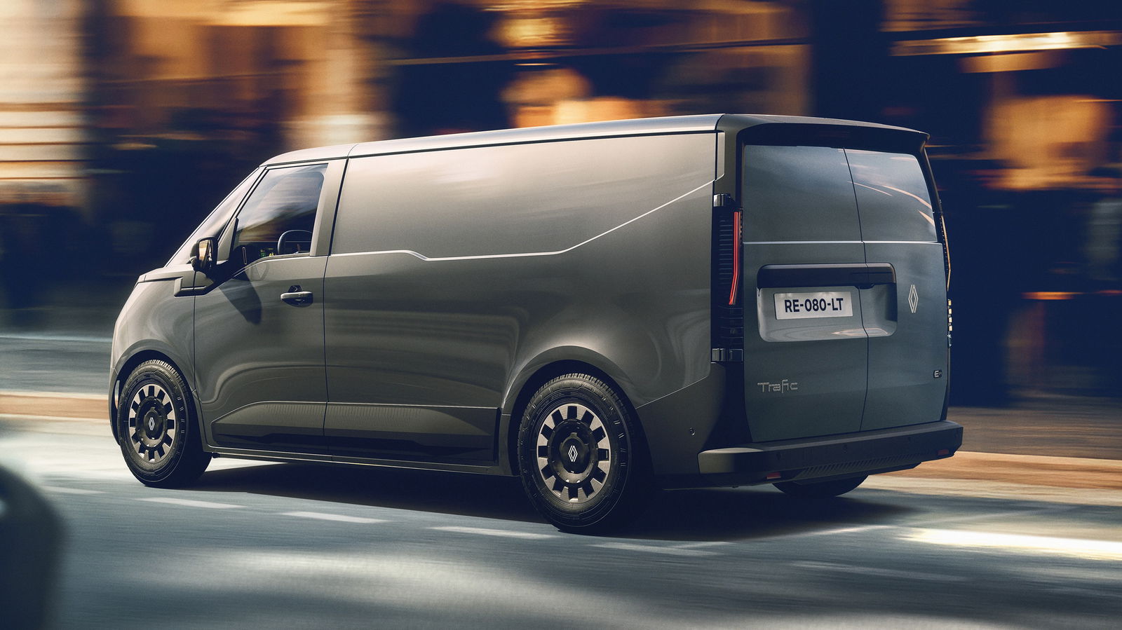 Renault Trafic E-Tech - rear