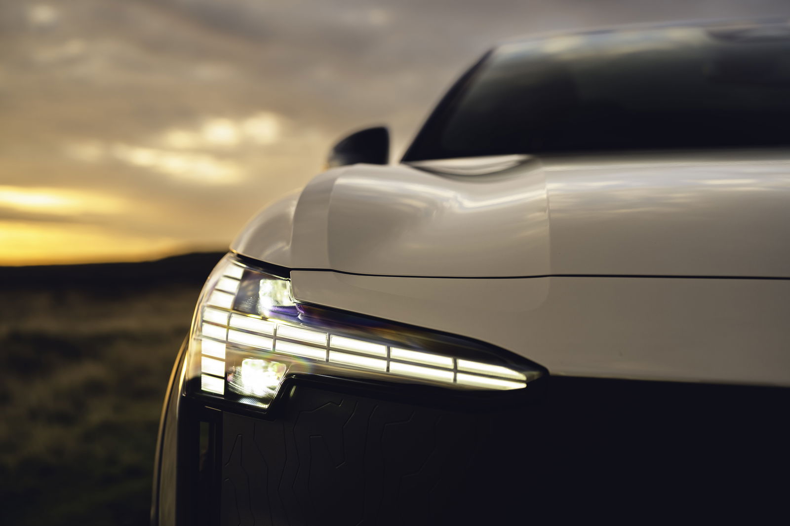 Volvo EX30 Cross Country - front detail