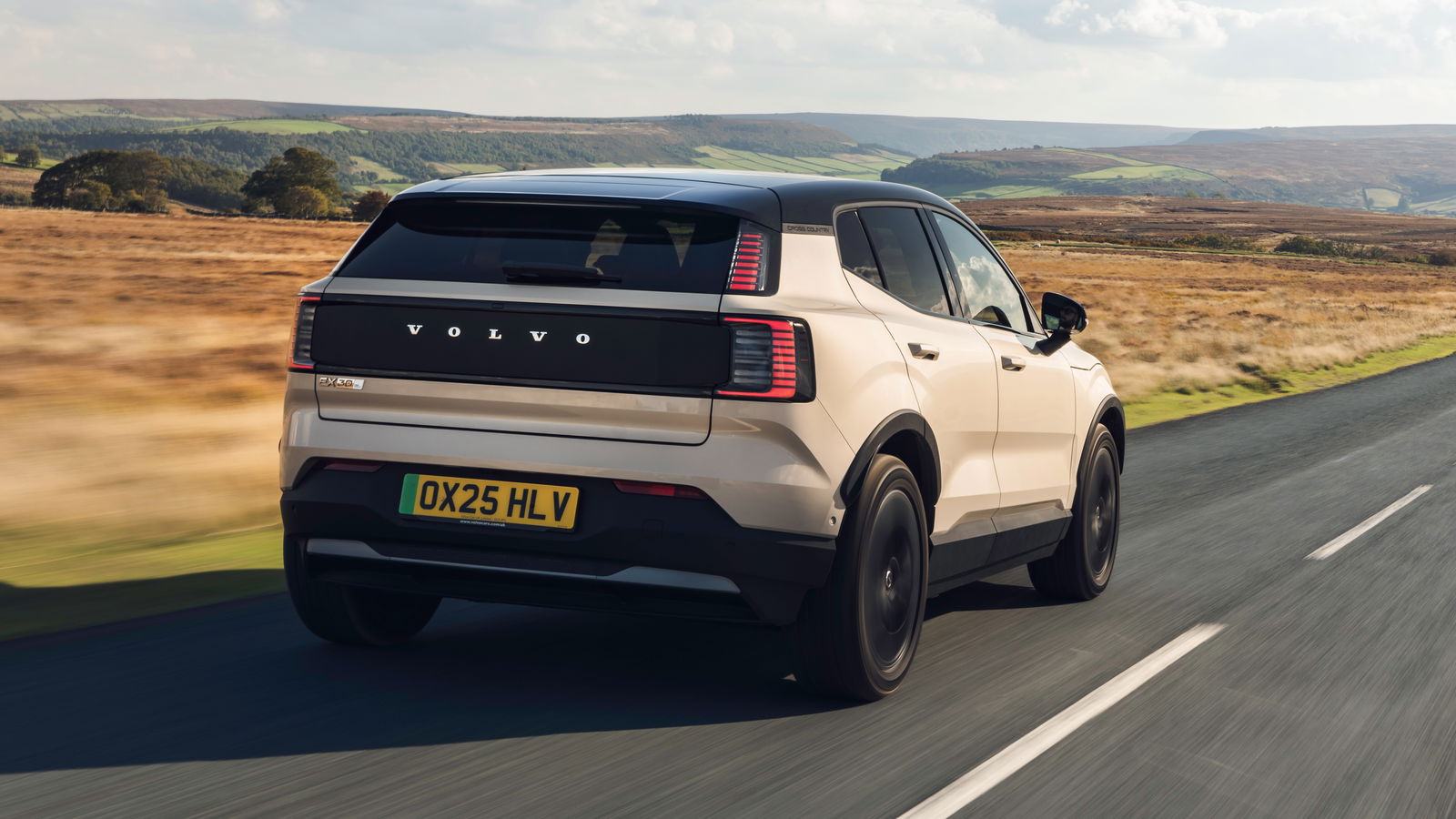 Volvo EX30 Cross Country - rear, driving