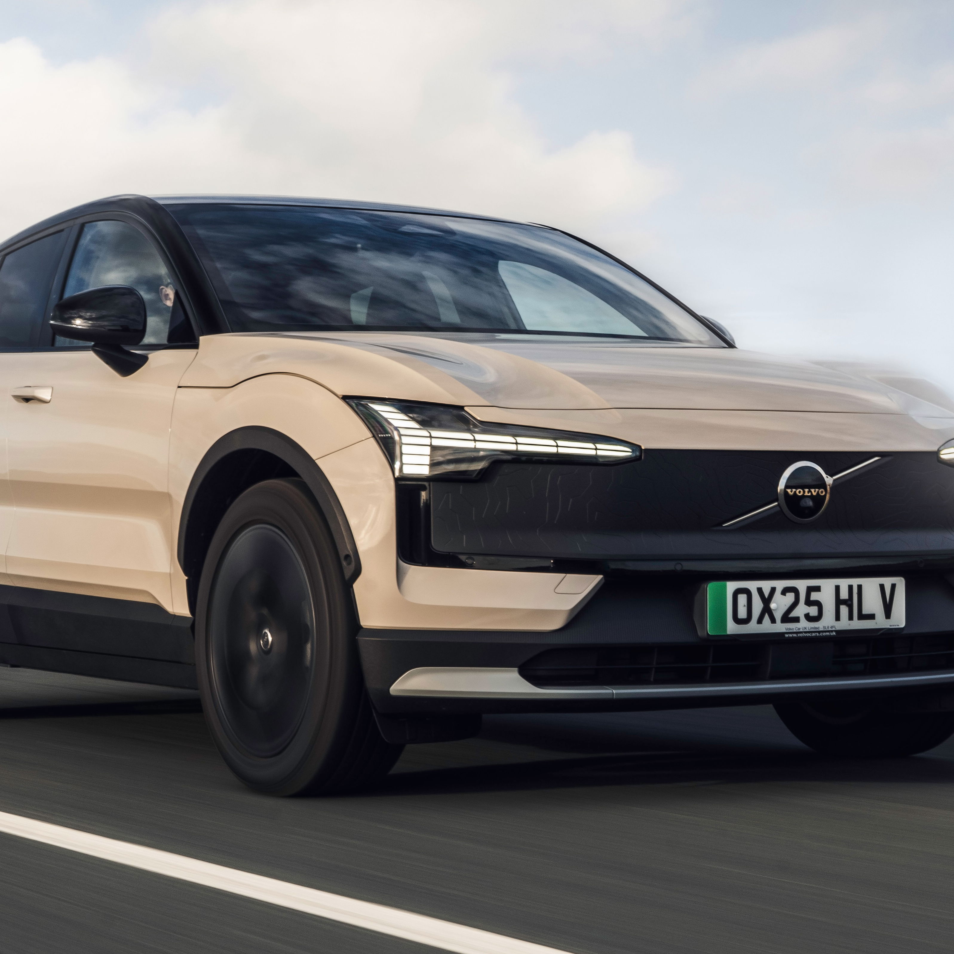 Volvo EX30 Cross Country - front, driving