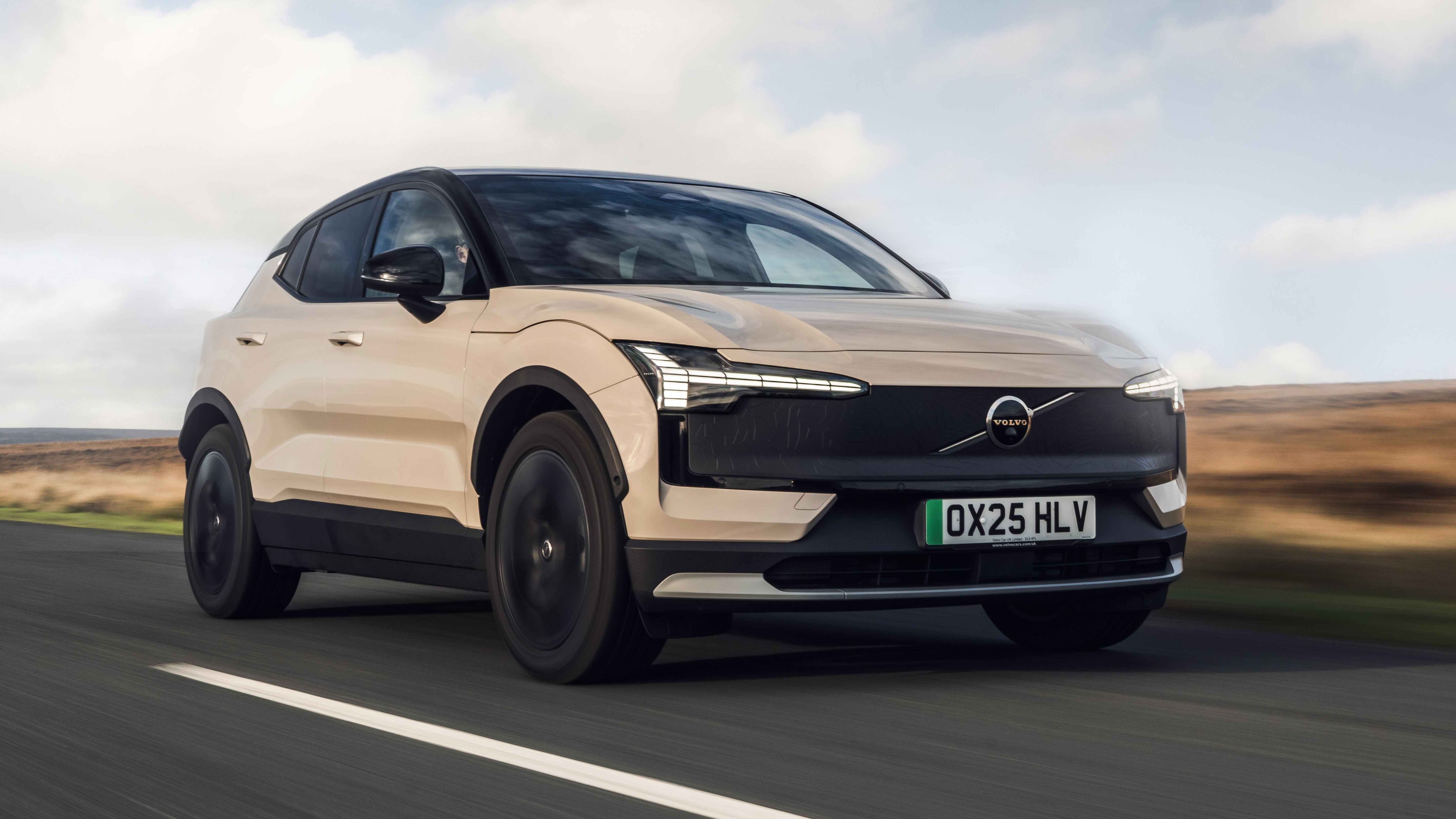 Volvo EX30 Cross Country - front, driving