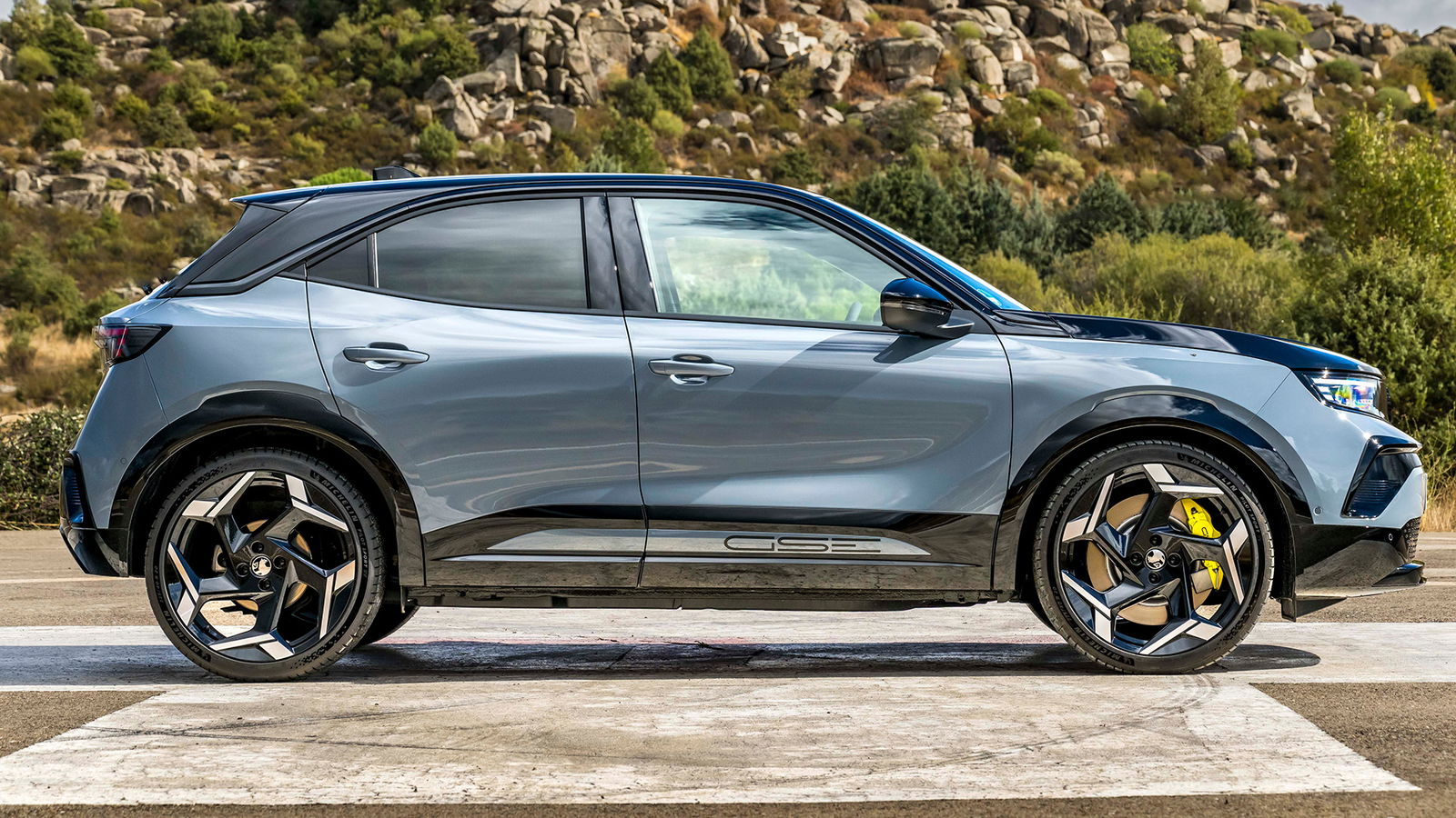 2025 Vauxhall Mokka GSE, side