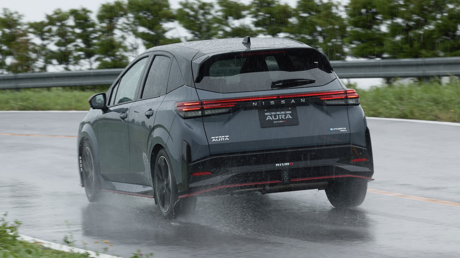 Nissan Note Aura Nismo - rear