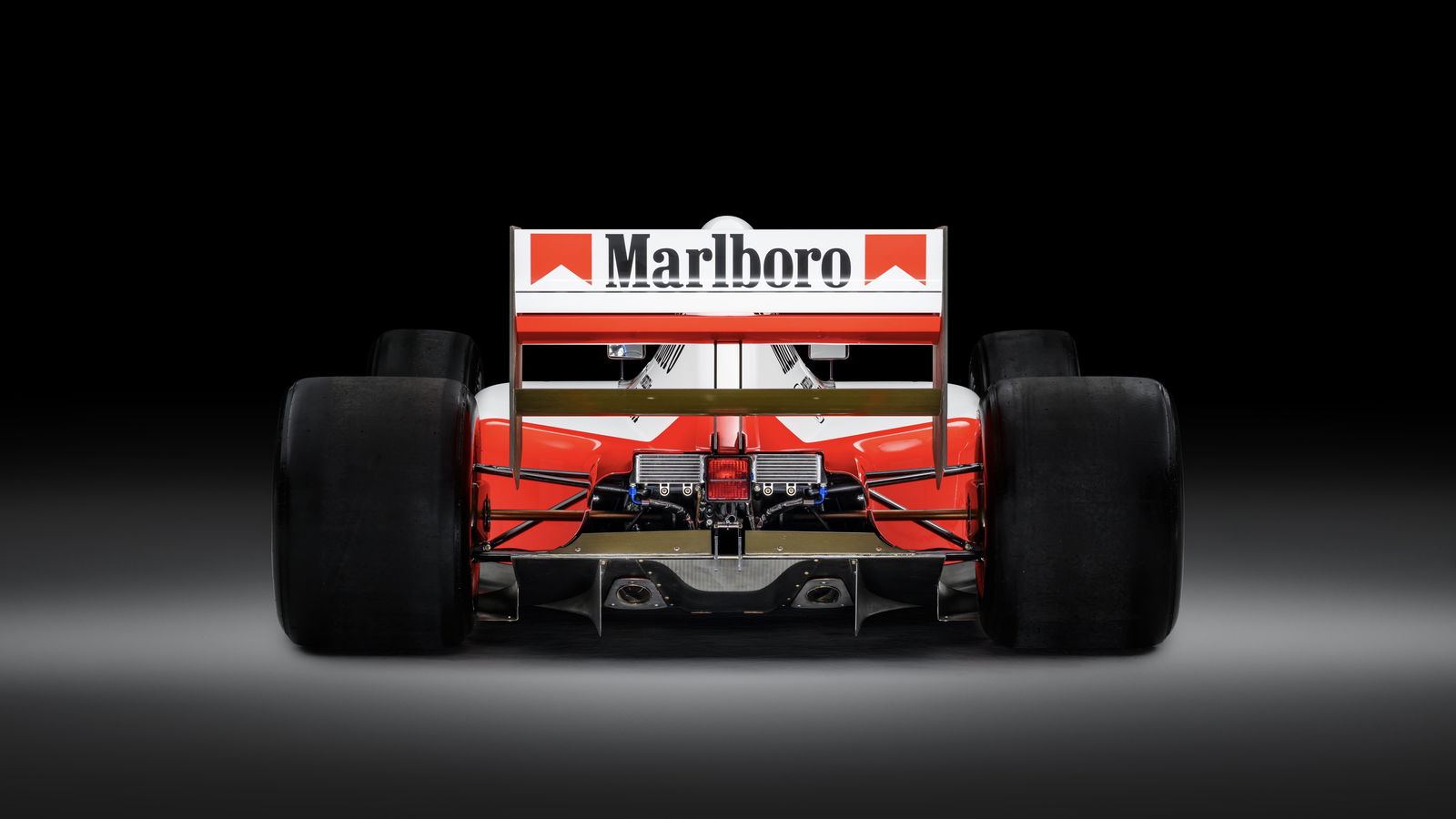 McLaren MP4/6 - rear