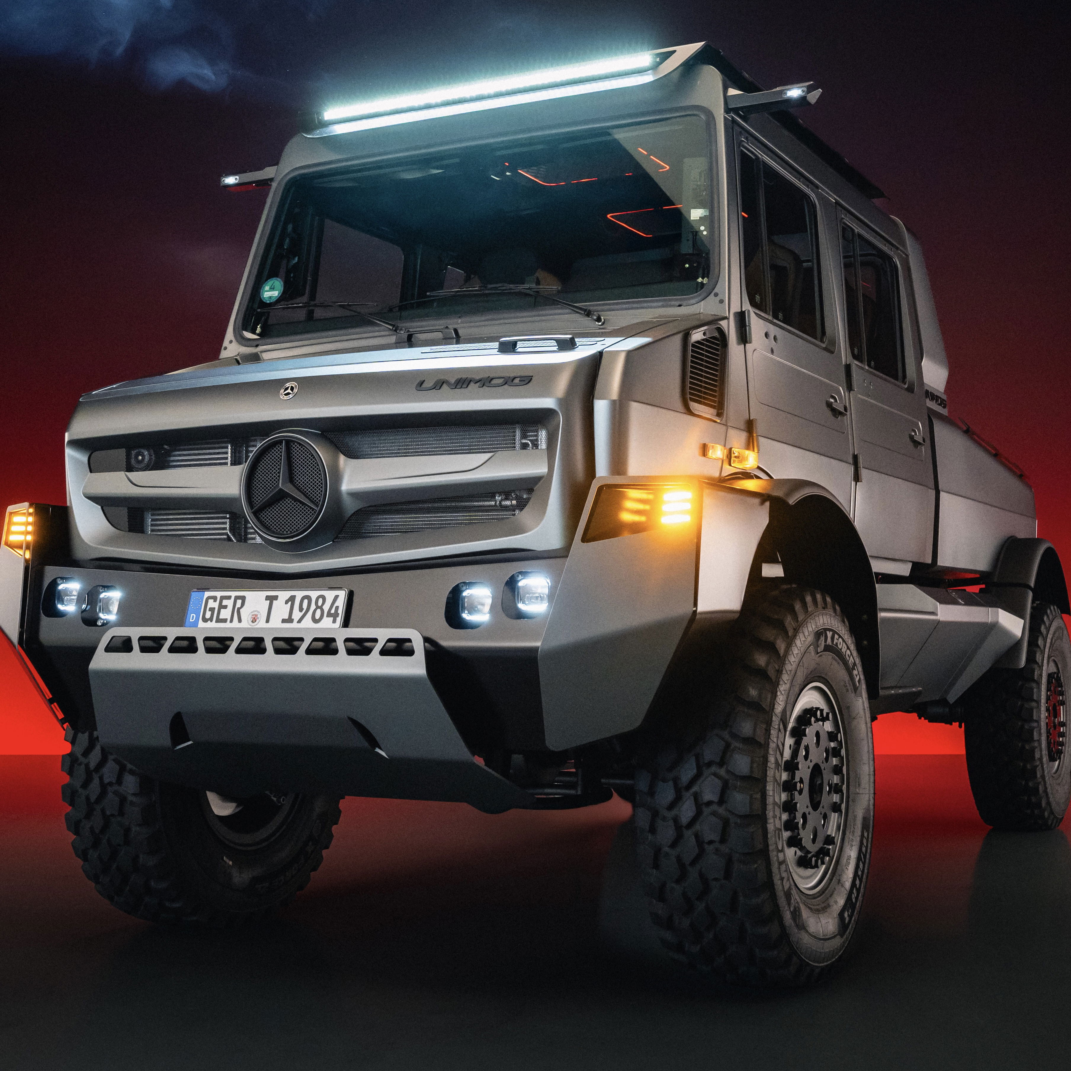 Luxury Mercedes Unimog - front