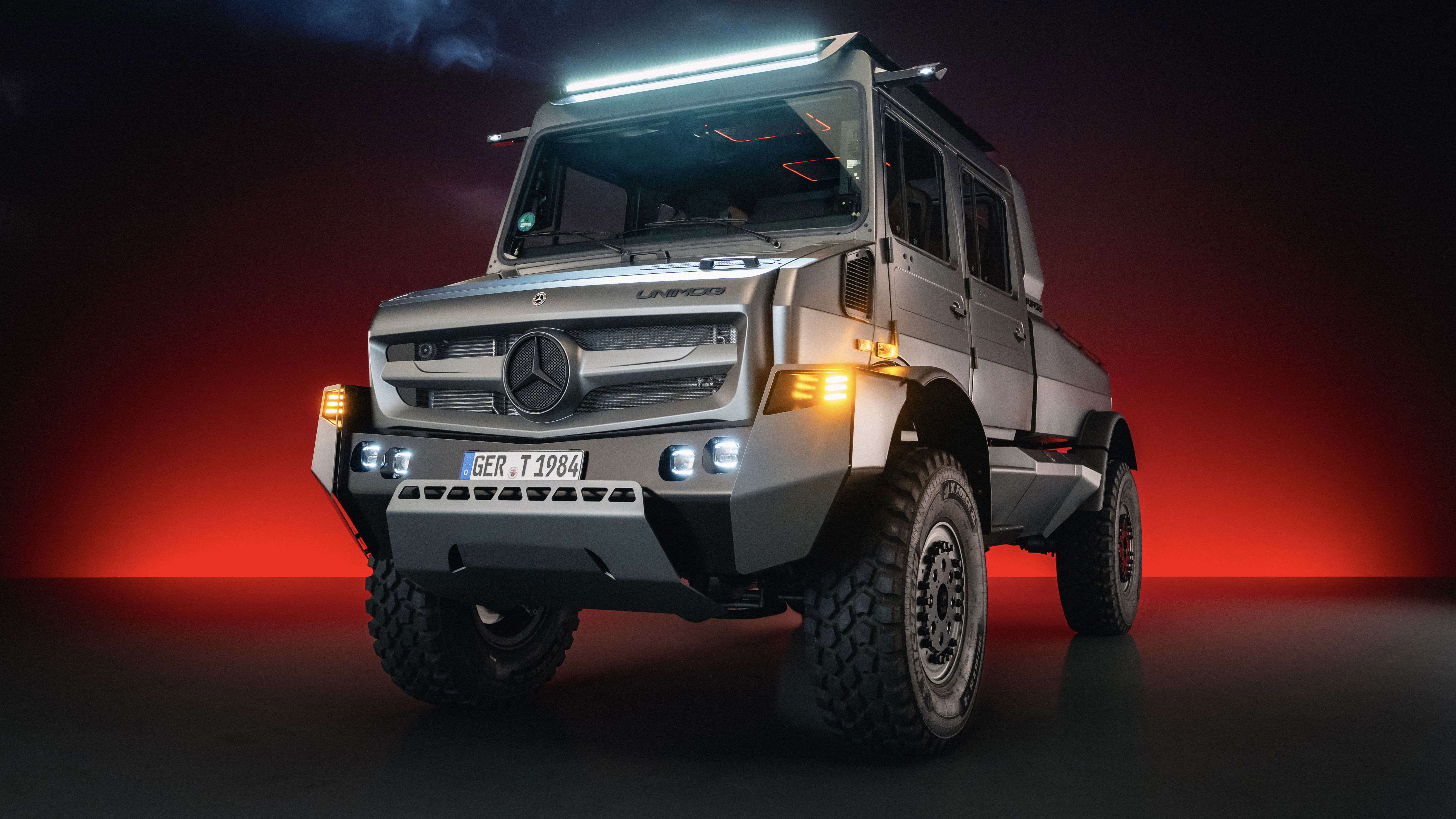 Luxury Mercedes Unimog - front