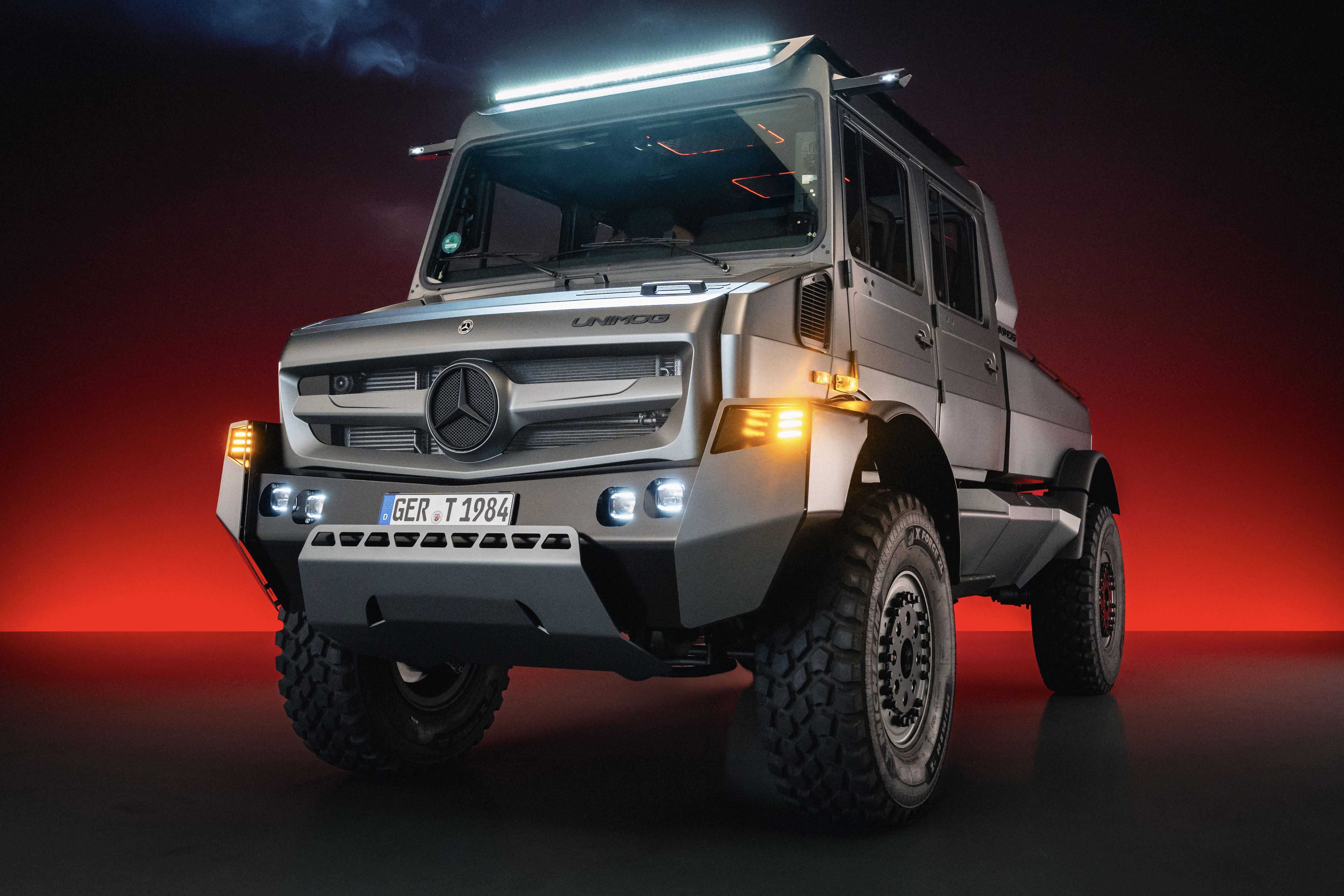 Luxury Mercedes Unimog - front