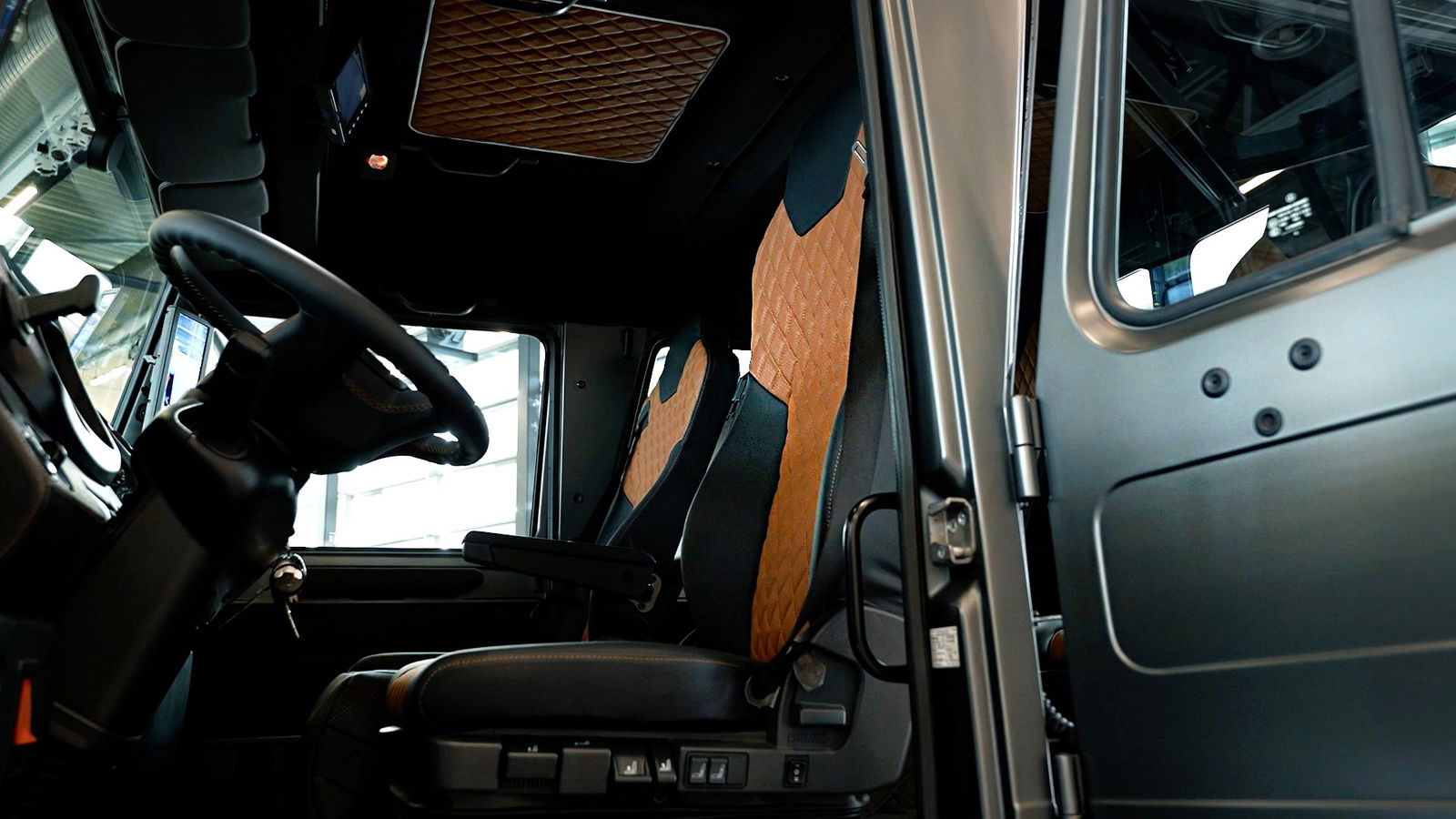 Luxury Mercedes Unimog - interior
