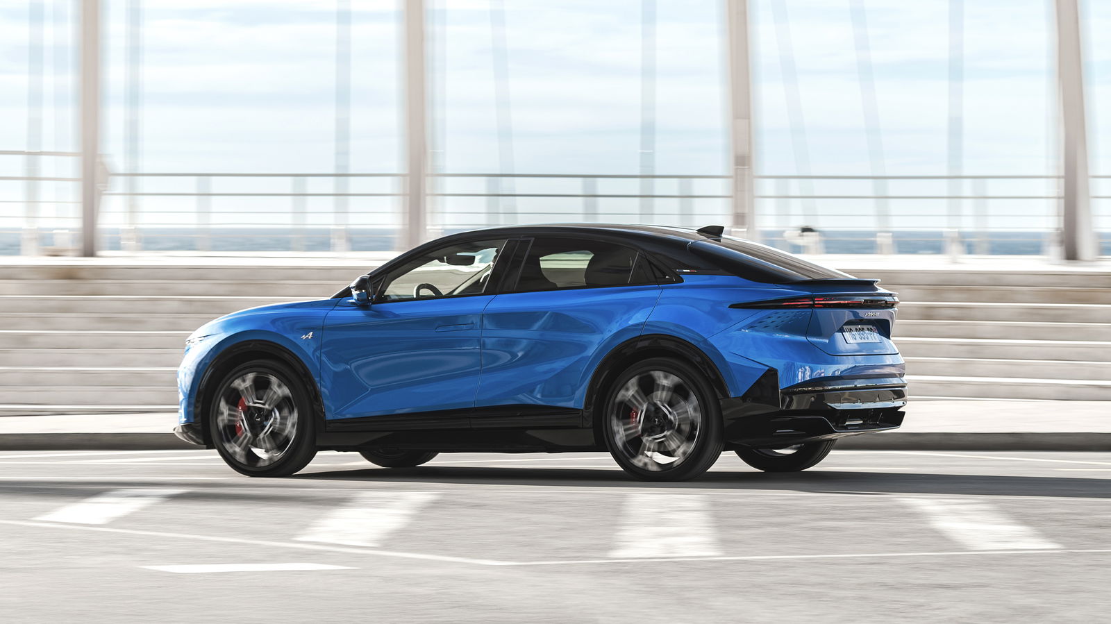 Alpine A390 GT - side, driving