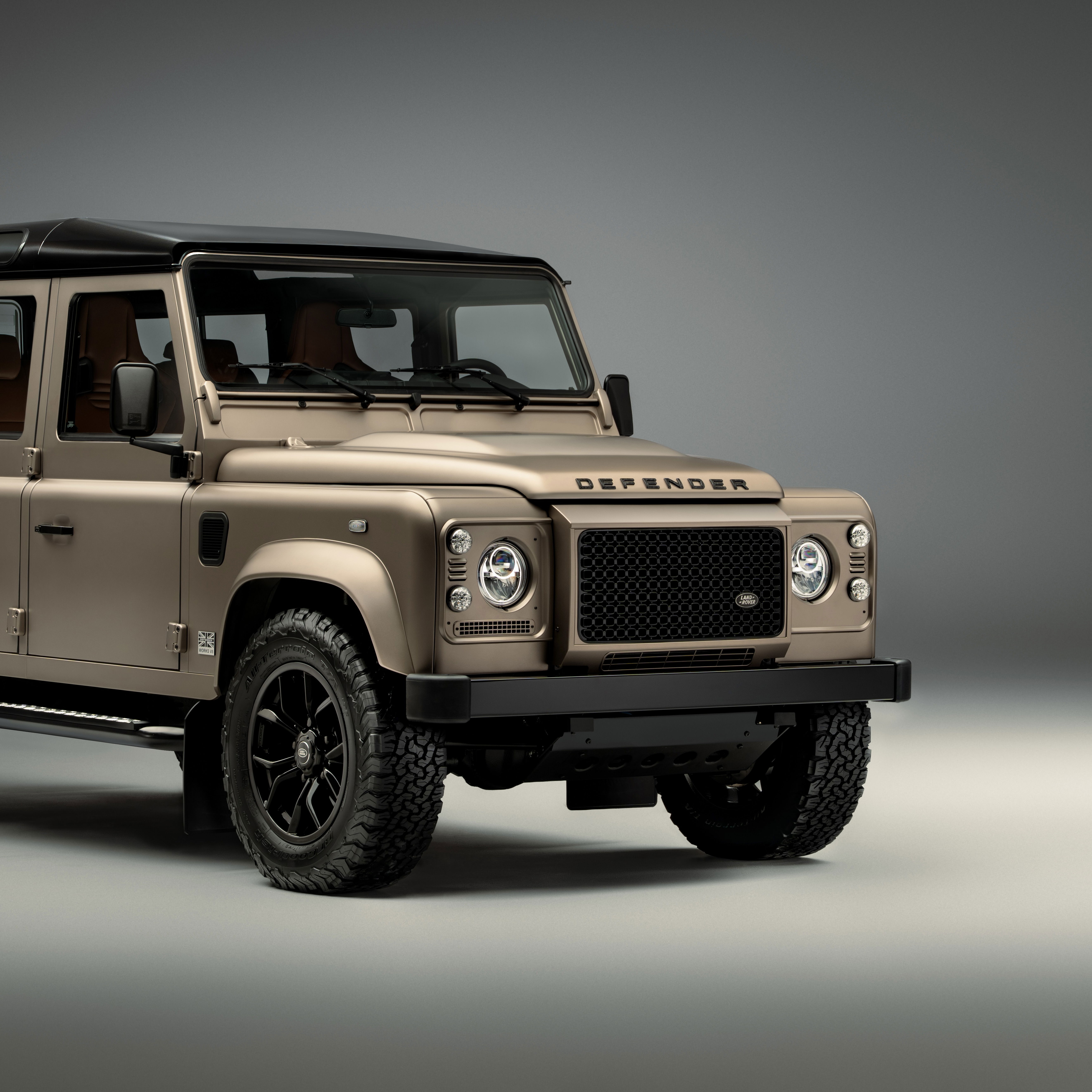 Land Rover Defender Classic V8 with matching Octa