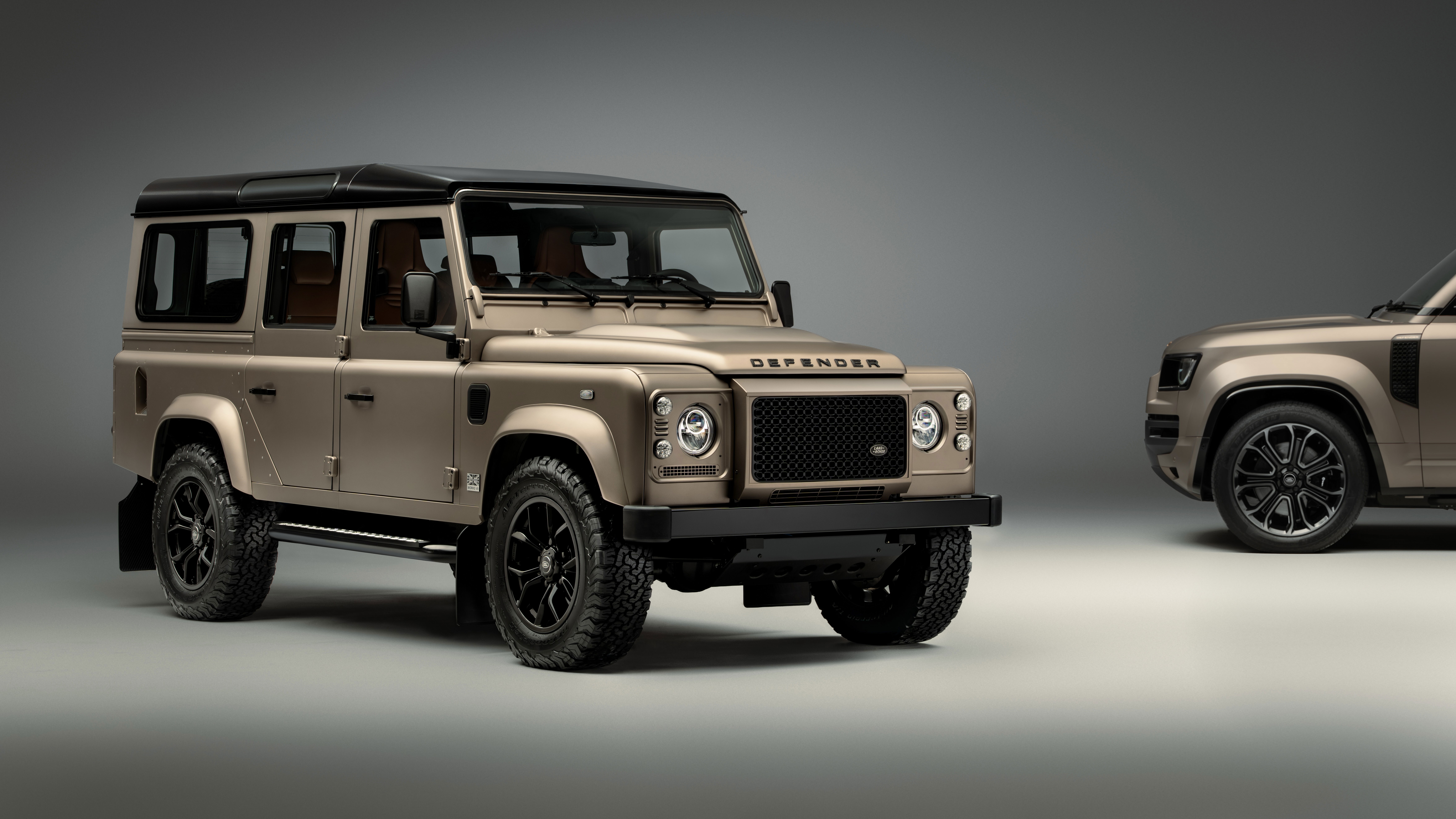 Land Rover Defender Classic V8 with matching Octa
