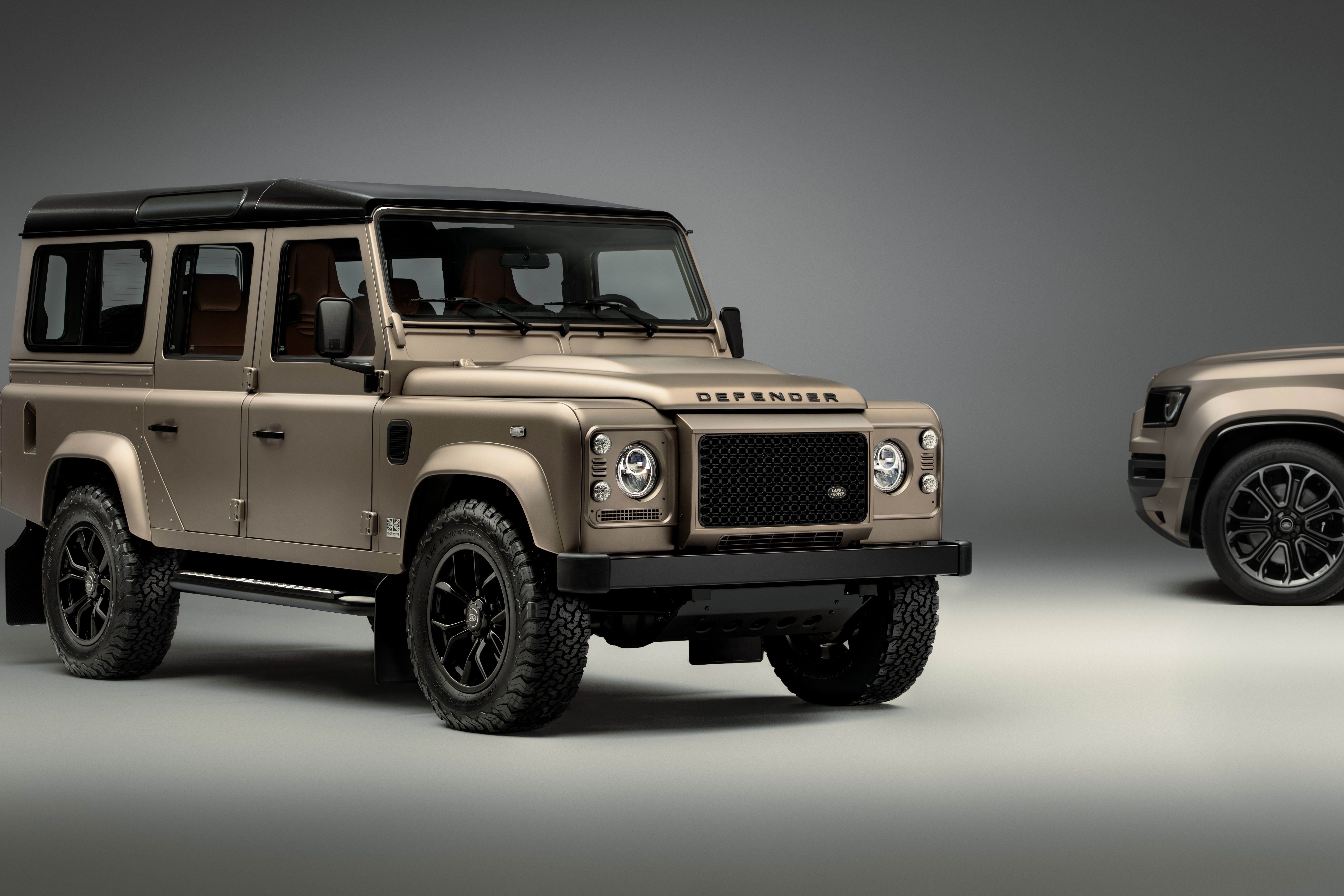 Land Rover Defender Classic V8 with matching Octa