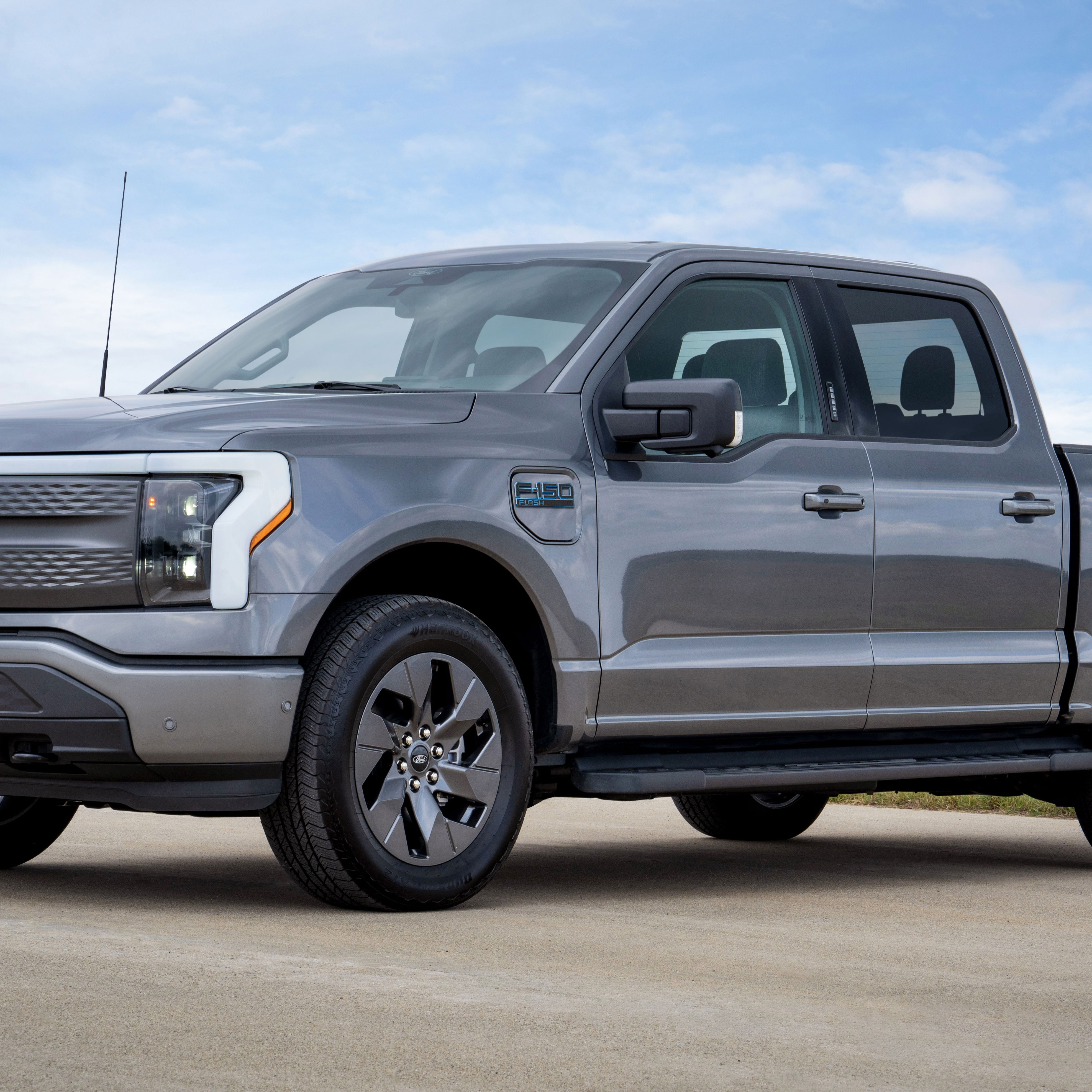 Ford F-150 Lightning - front