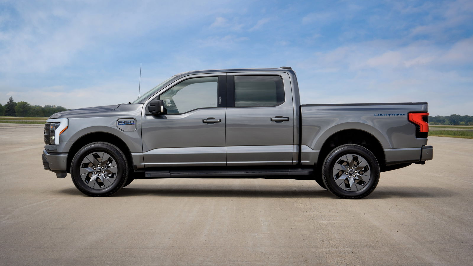 Ford F-150 Lightning - side