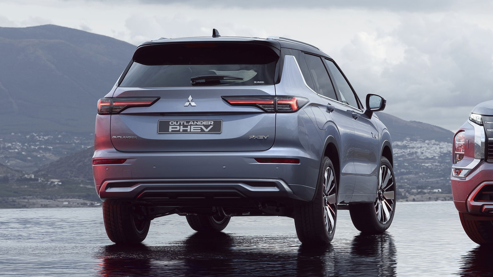 Mitsubishi Outlander PHEV - rear