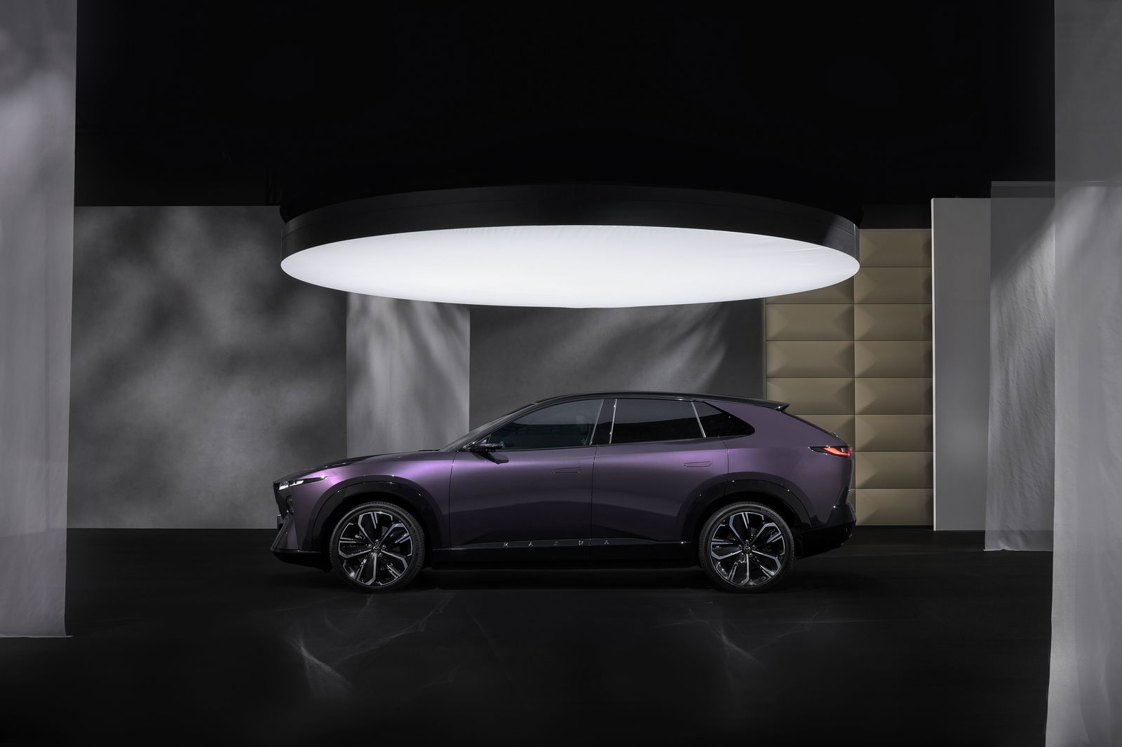 The Mazda CX-6e - exterior