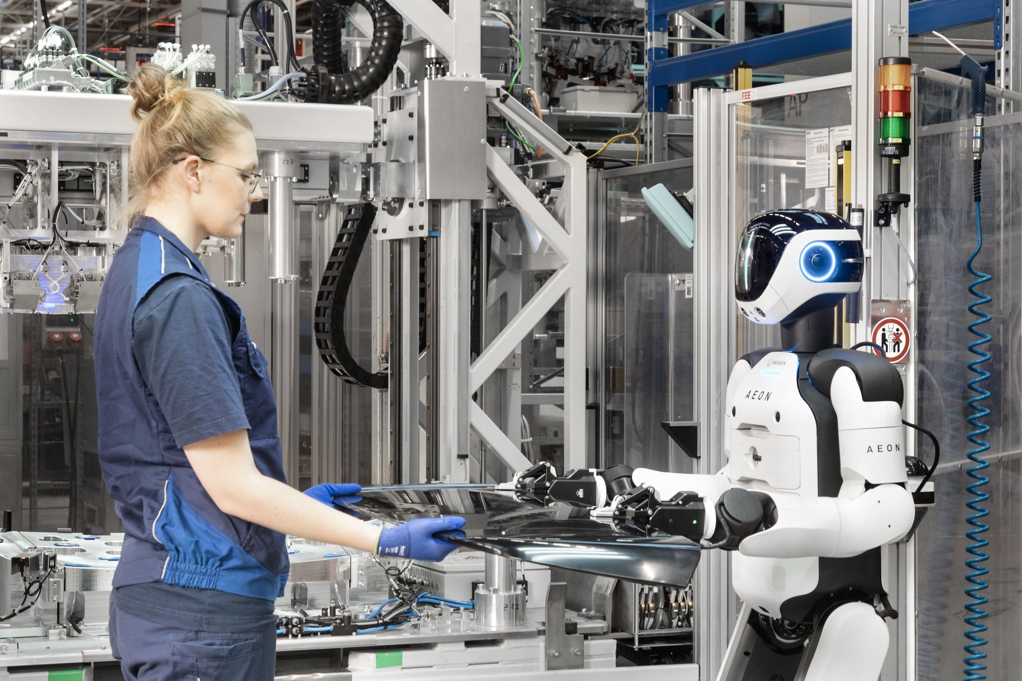 carthrottle.com - Simon Hancocks - BMW's Latest Factory Worker Is A Robot (Don't Worry, It's Not The T-1000)