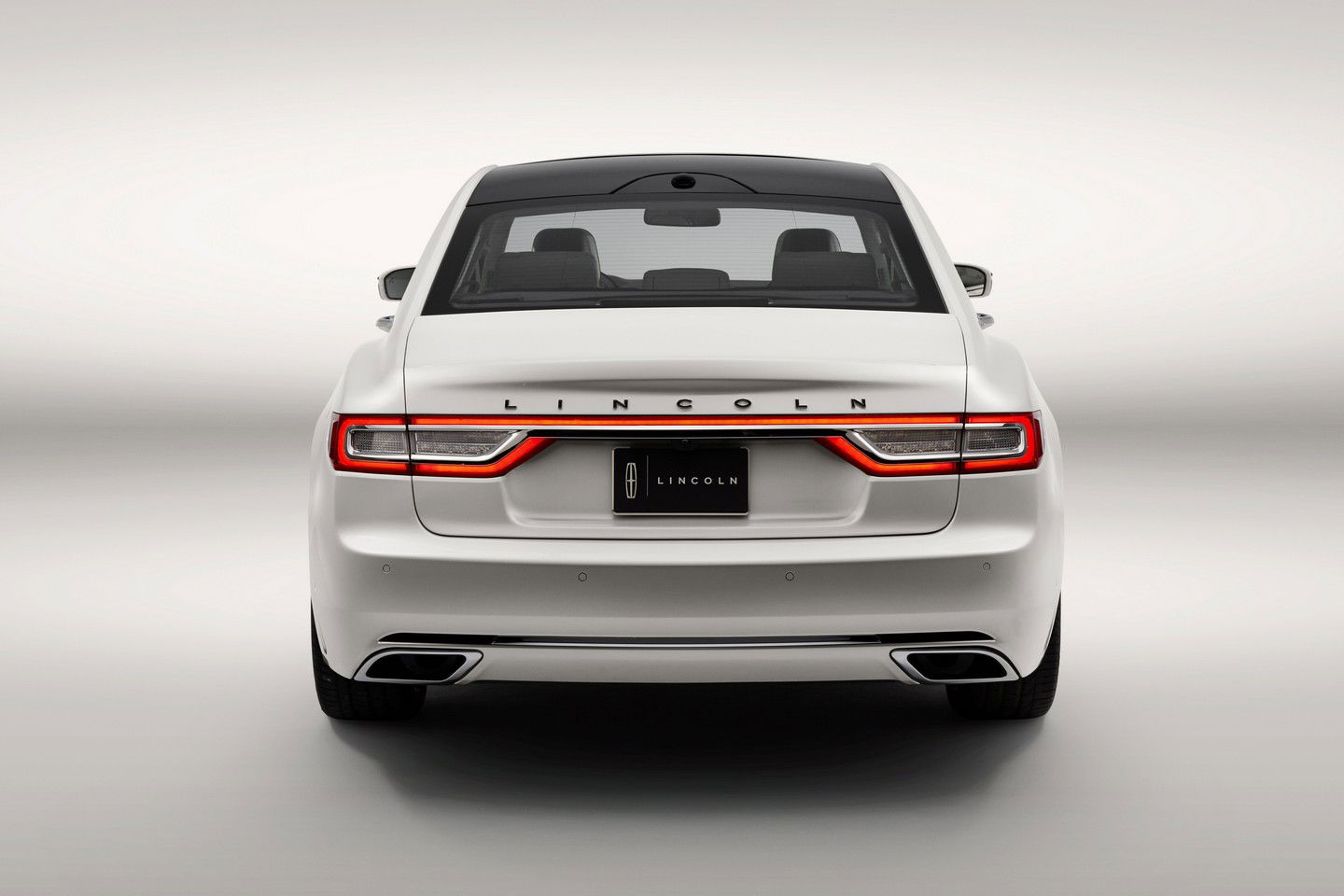 The 2017 Lincoln Continental Is A 400bhp Luxobarge With Bonkers Door Handles