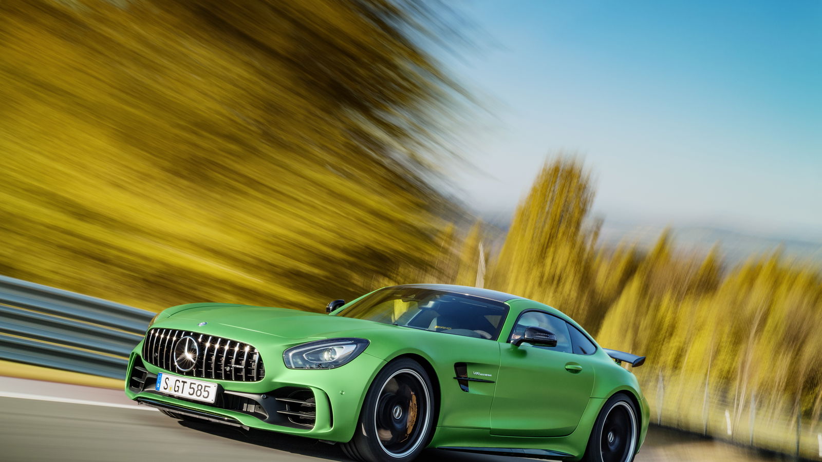 The Mercedes-AMG GT R Is A 577bhp 911 Hunter