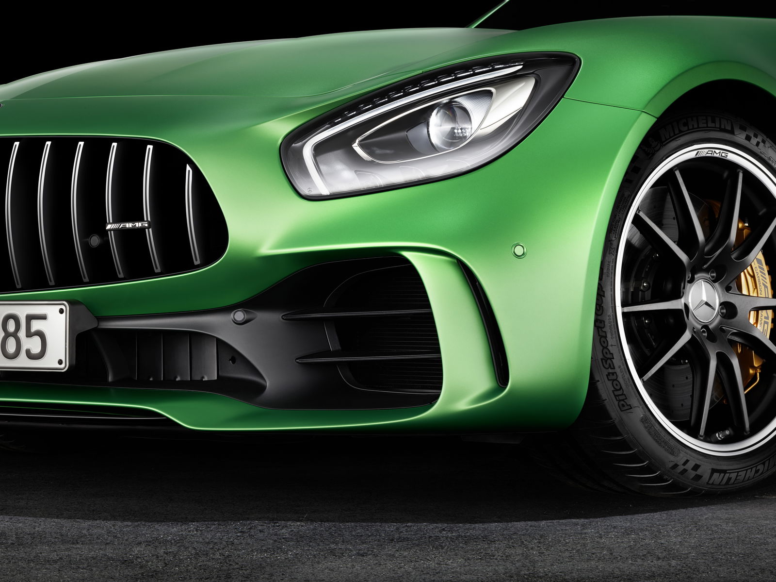 The Mercedes-AMG GT R Is A 577bhp 911 Hunter