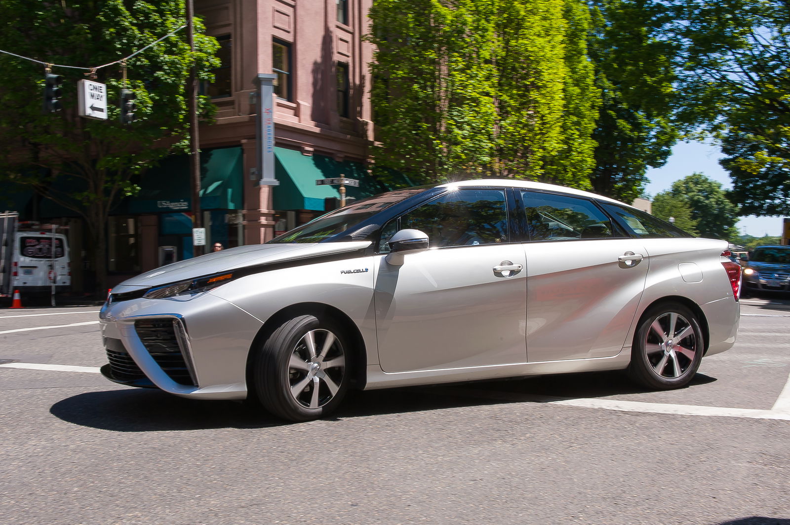Engineering Explained: 5 Reasons Why Hydrogen Cars Are Stupid