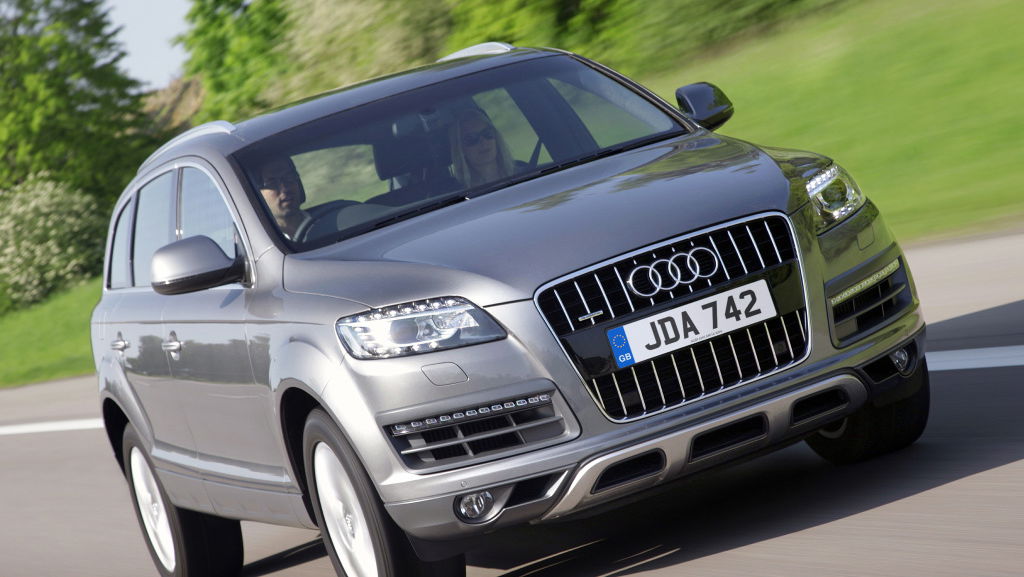 An Audi Q7 Driver Stopped In Lane Three Of A Busy Motorway Because Her Fuel Light Came On