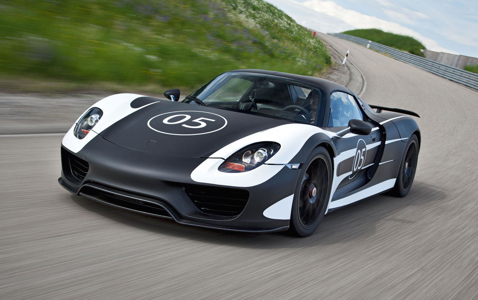 Watch A Nissan GT-R, Ferrari 458 Speciale And McLaren 650S Do Battle On A Runway