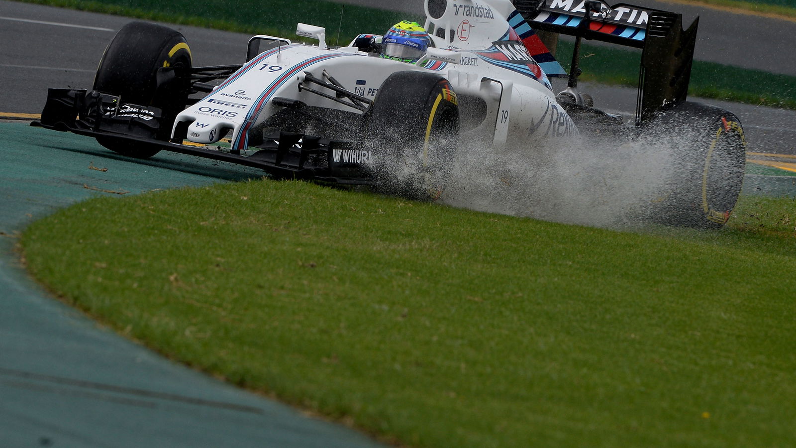 30 Stunning Photos From The Thrilling Australian Grand Prix