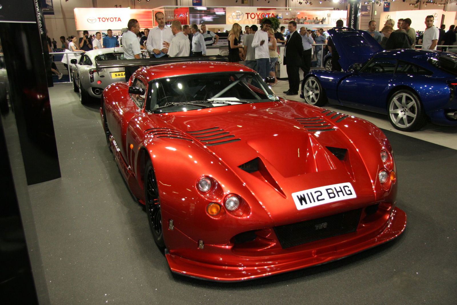 7 Supercars Of The 90s That Deserve More Recognition