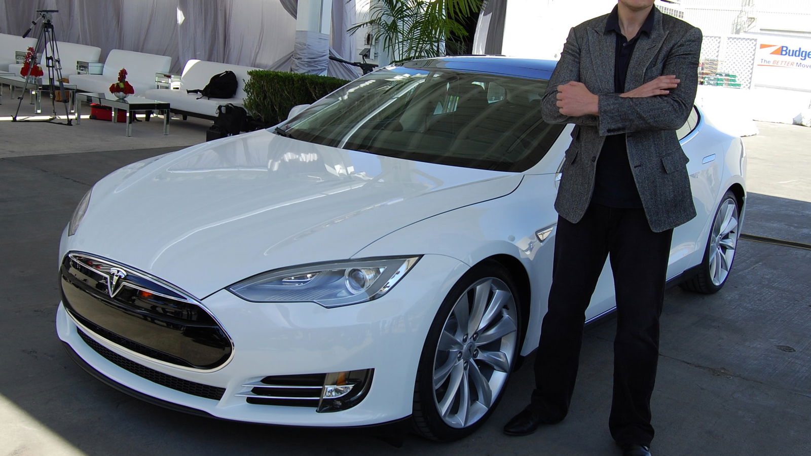 New Tesla Update Should Halve Autopilot Crashes