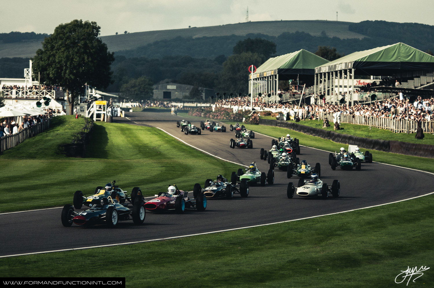 25 Stunning Pictures That Perfectly Capture The Goodwood Revival Spirit 