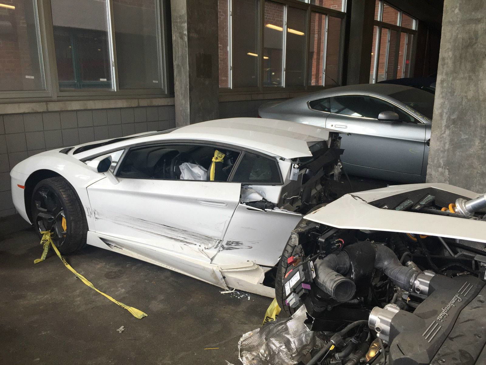 $125,000 For This Lamborghini Would Be A Bargain If It Wasn't Snapped In Half