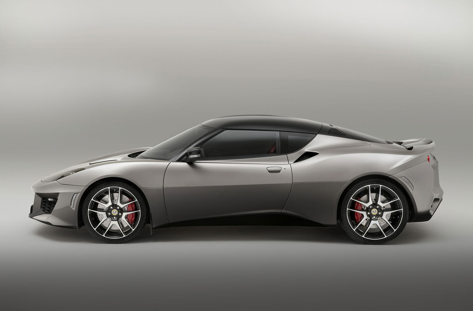 The Lotus Evora 400 Is A 186mph Cayman GT4-Fighting Road Rocket