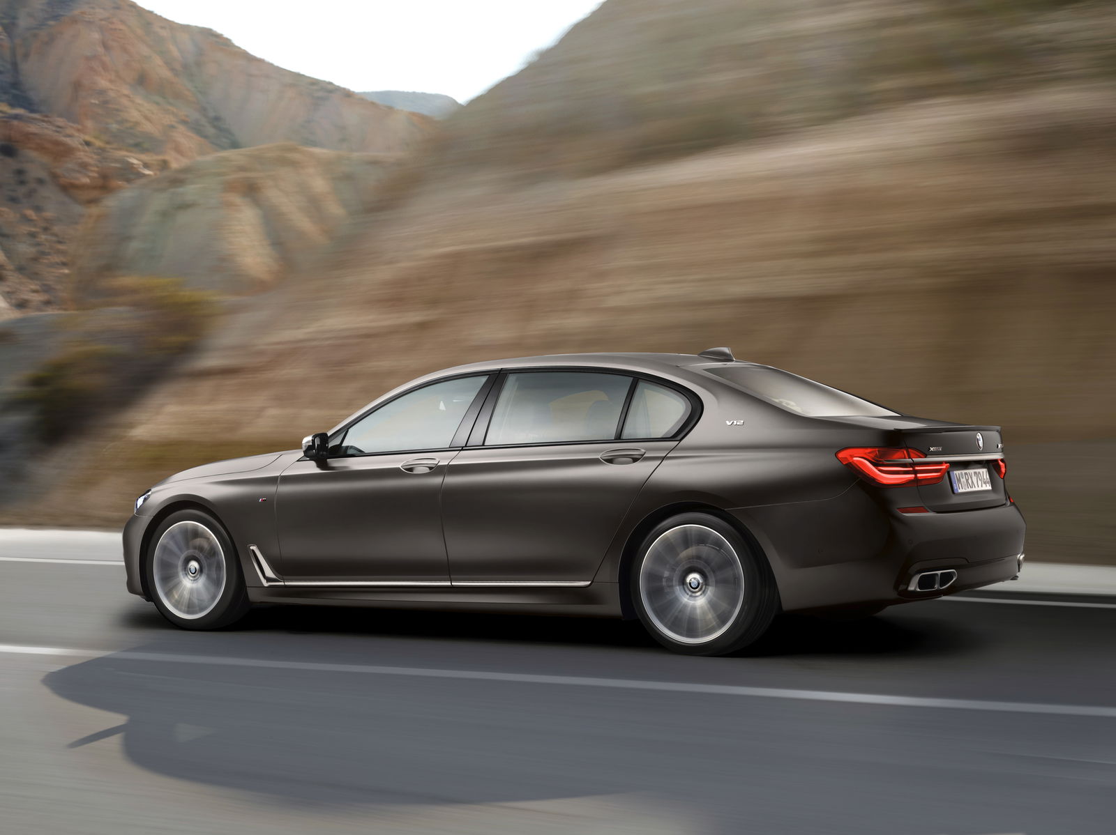 The BMW M760Li xDrive Is A 592bhp V12 Autobahn Weapon