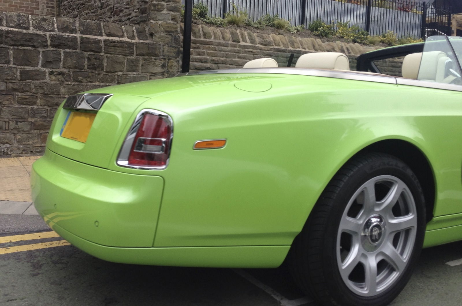 Lime Green Rolls Royce Phantom Drophead: Hot Or Not?